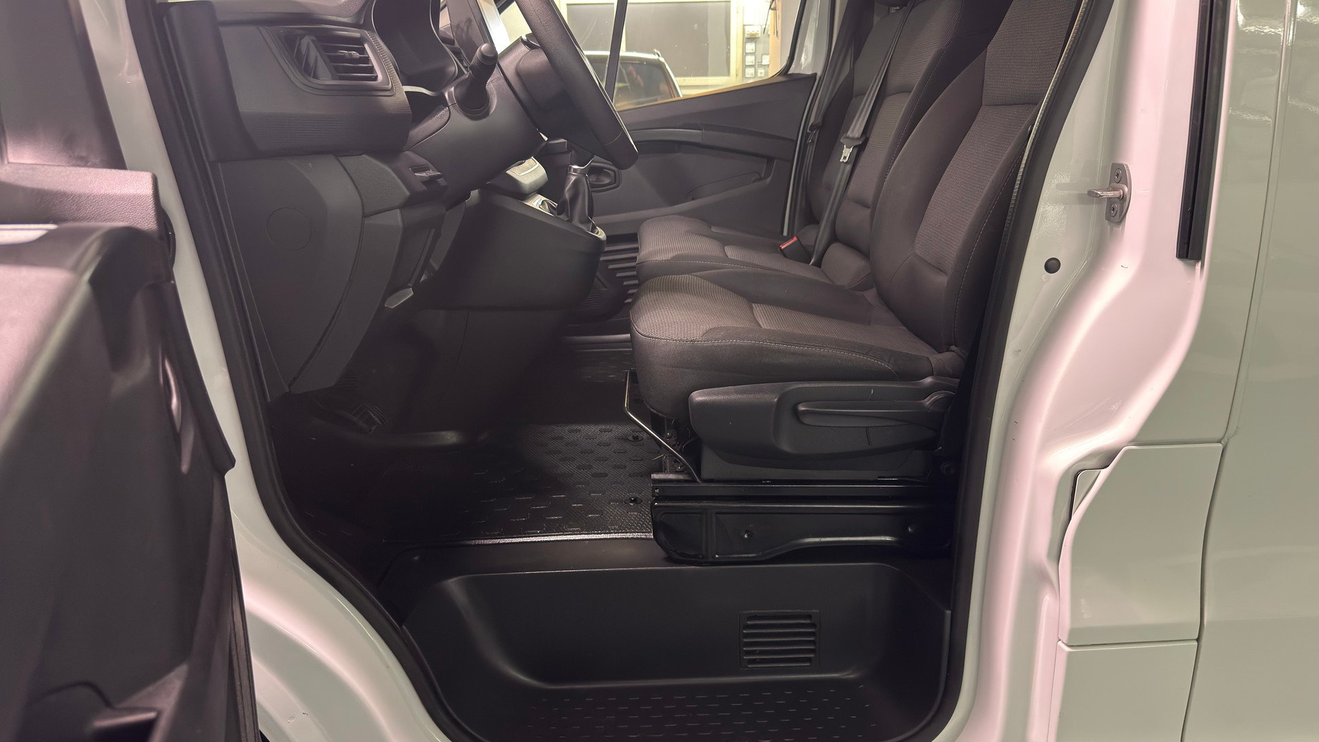 RENAULT Trafic 2.0 Blue dCi 150 Advance L1H1 EDC EN-image-9