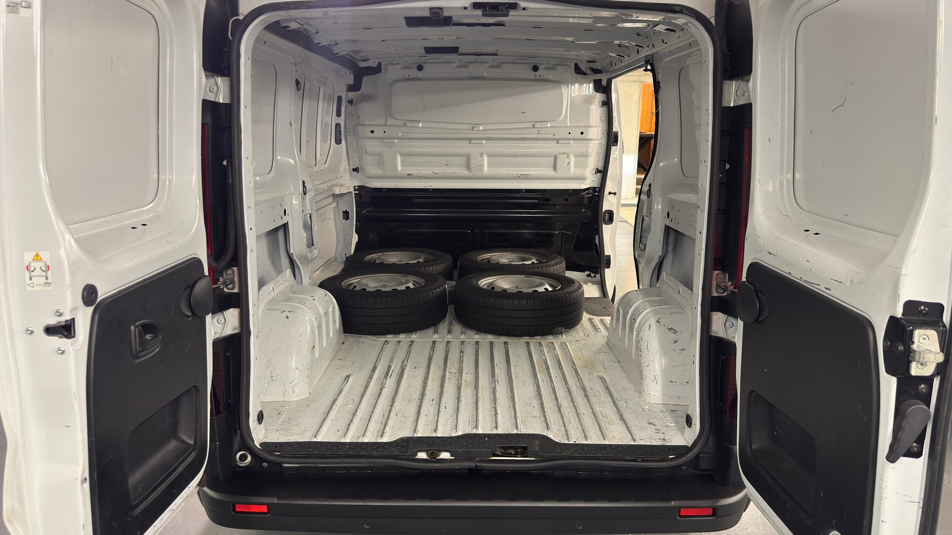 RENAULT Trafic 2.0 Blue dCi 150 Advance L1H1 EDC EN-image-12