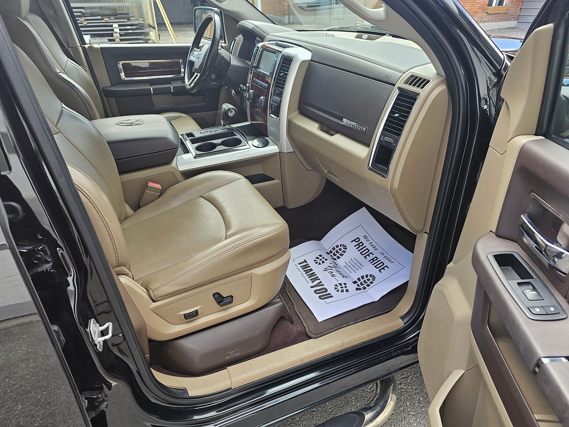 DODGE Ram 1500 5.7 Laramie-image-8