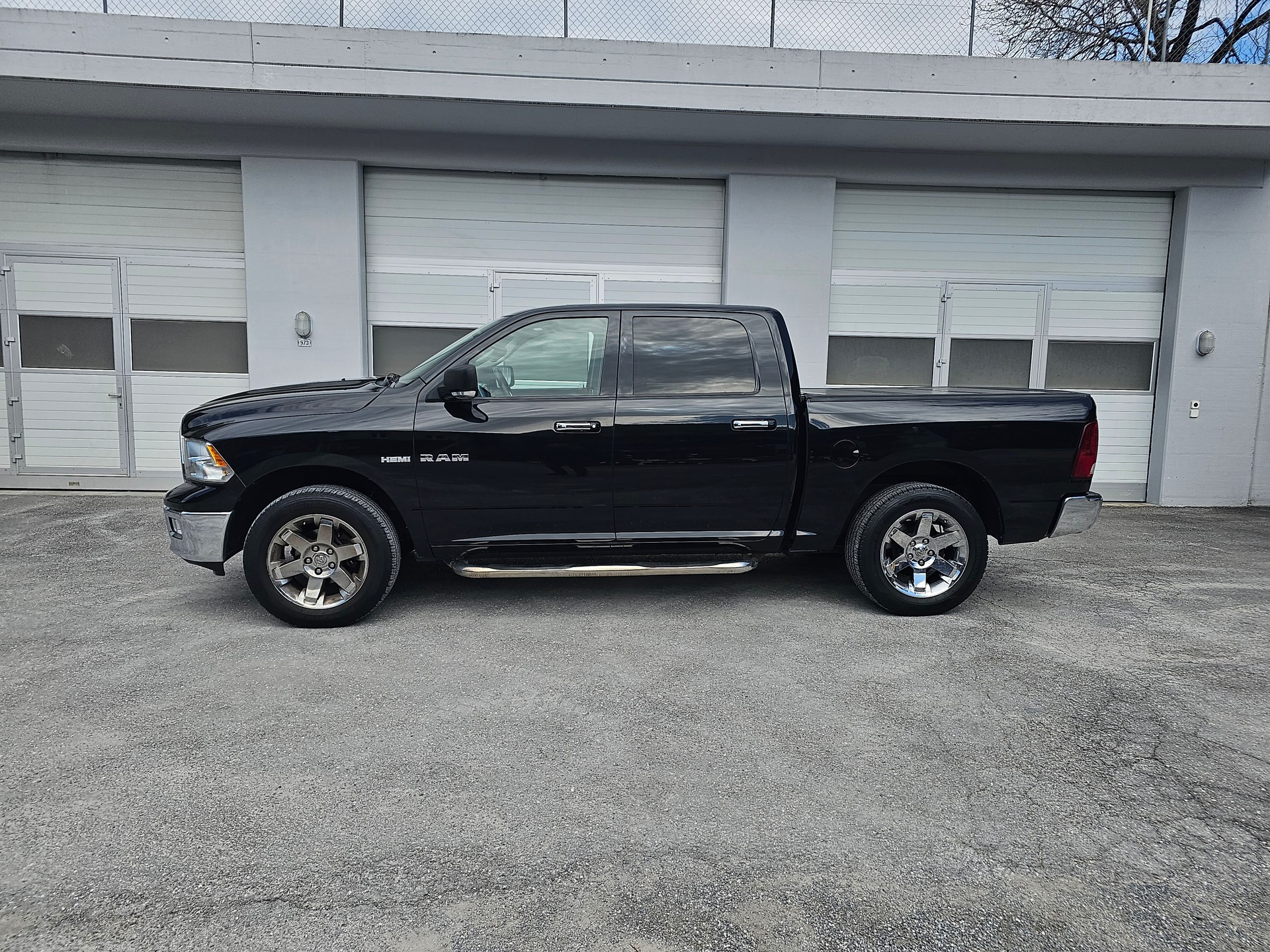 DODGE Ram 1500 5.7 Laramie-image-1