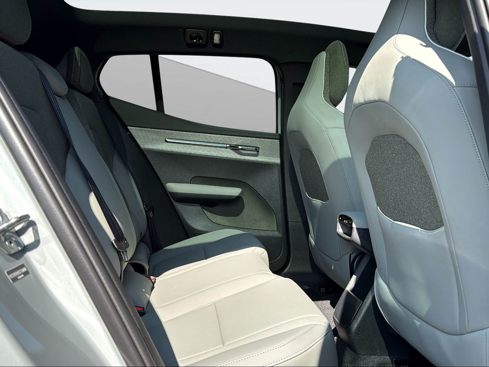 VOLVO EX 30 CC E60 Twin Performance AWD-image-10