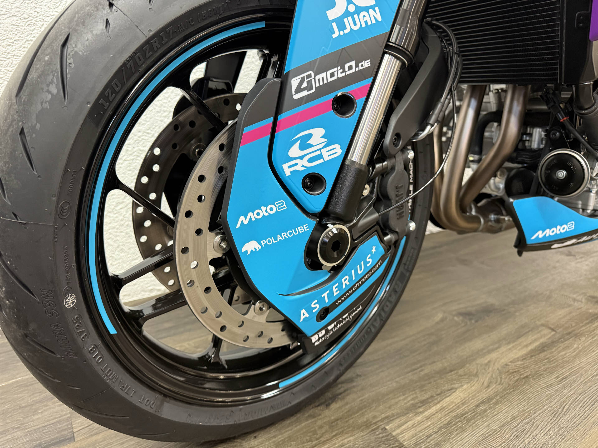 CF MOTO 675NK Spezialfolierung Moto2-image-8