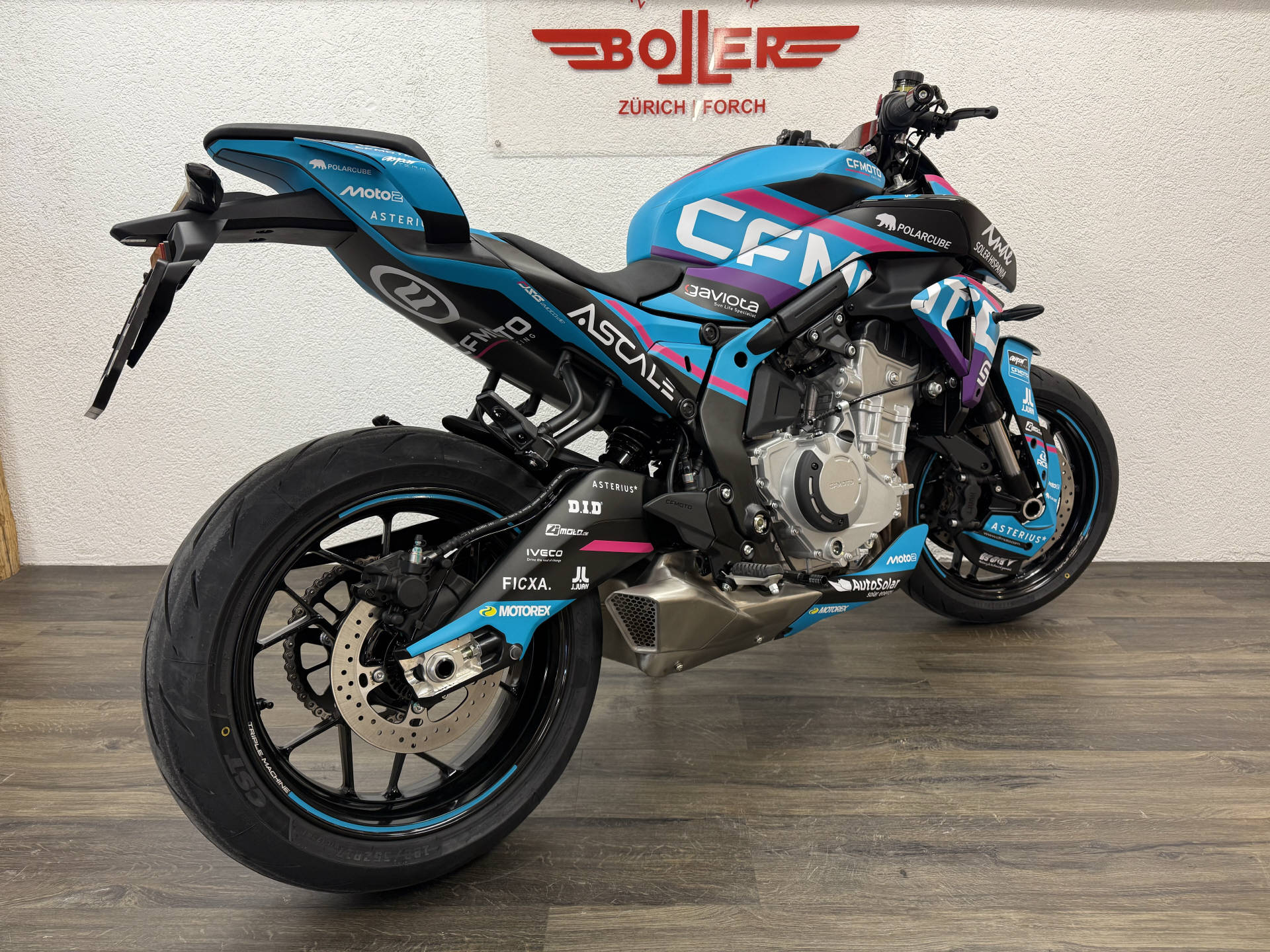 CF MOTO 675NK Spezialfolierung Moto2-showroom-element-3