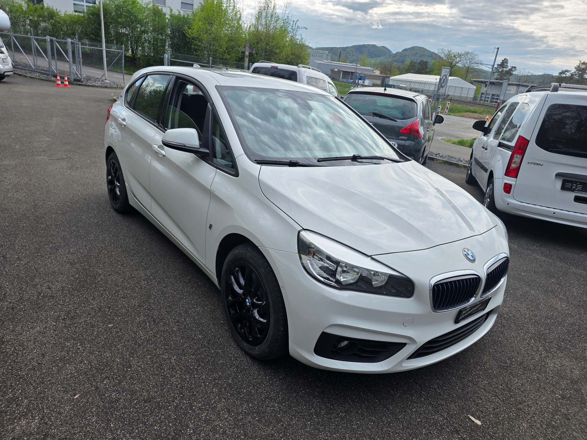 BMW 225xe iPerformance Active Tourer Steptronic-image-2