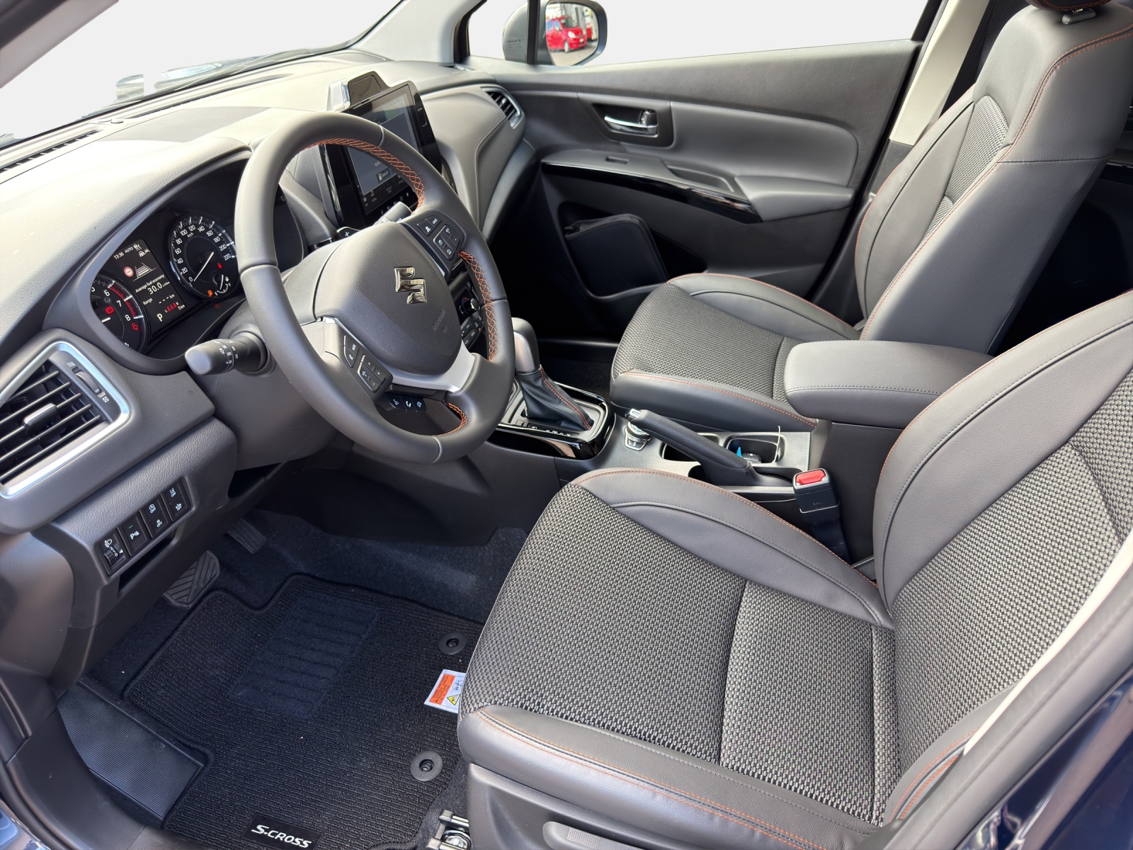 SUZUKI S-Cross 1.4T/110 Black Edition Top Hybrid 4x4-image-9