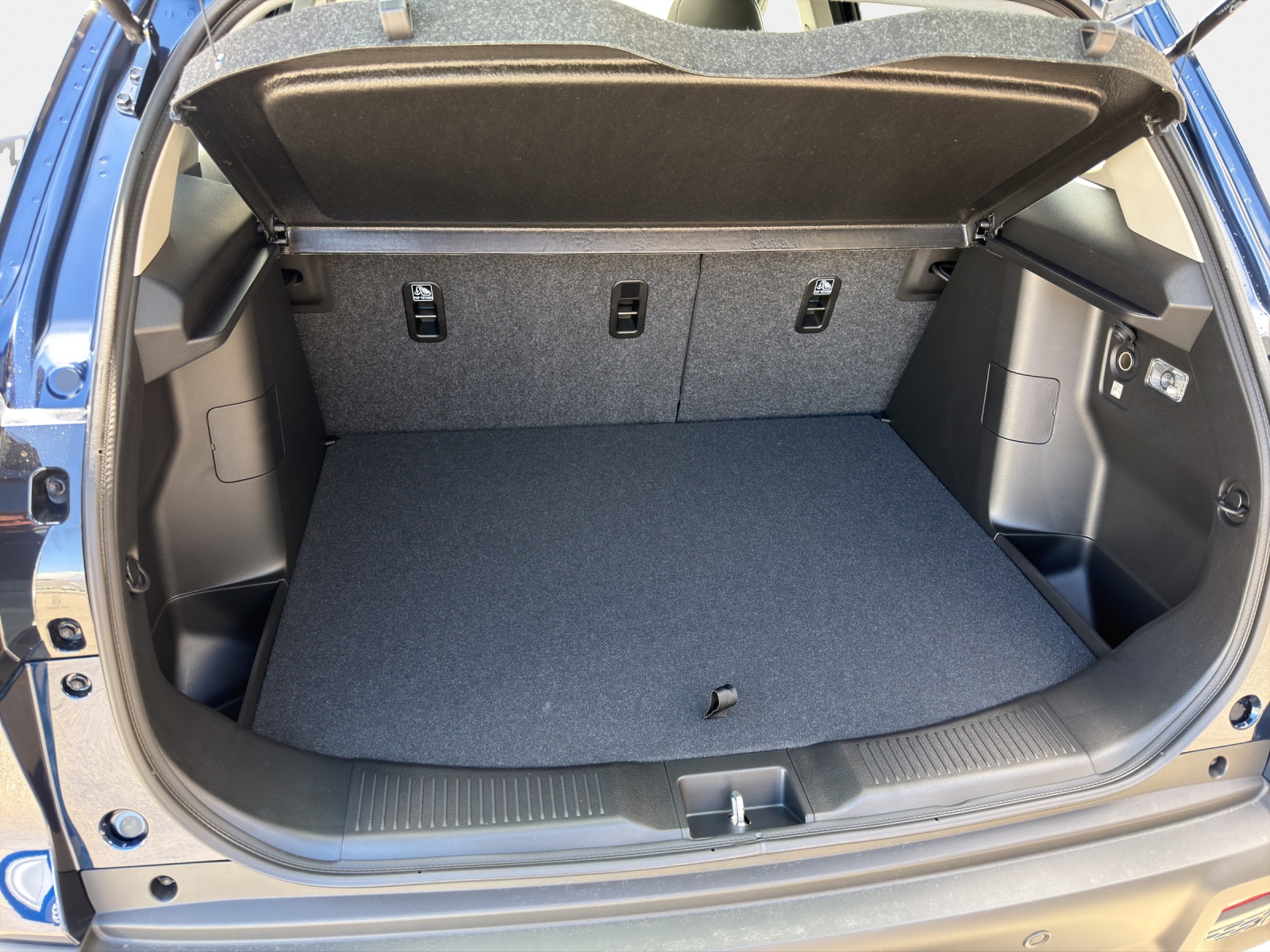 SUZUKI S-Cross 1.4T/110 Black Edition Top Hybrid 4x4-image-11