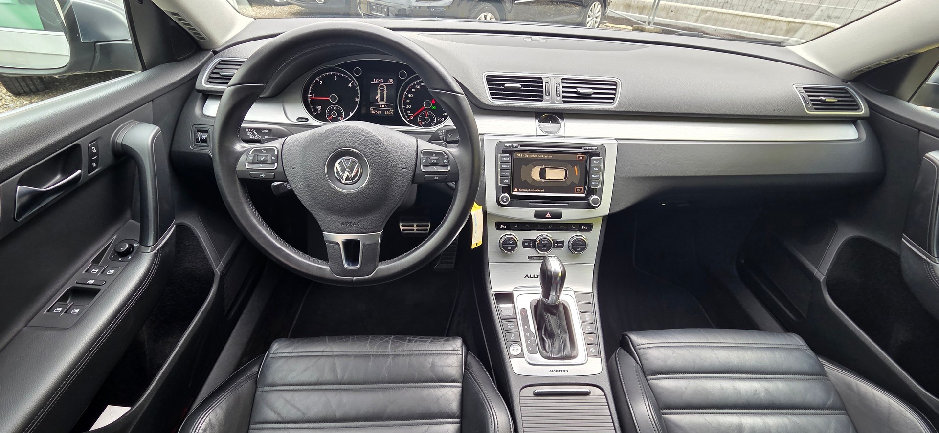 VW Passat Alltrack 2.0 TDI BMT 4Motion-image-5