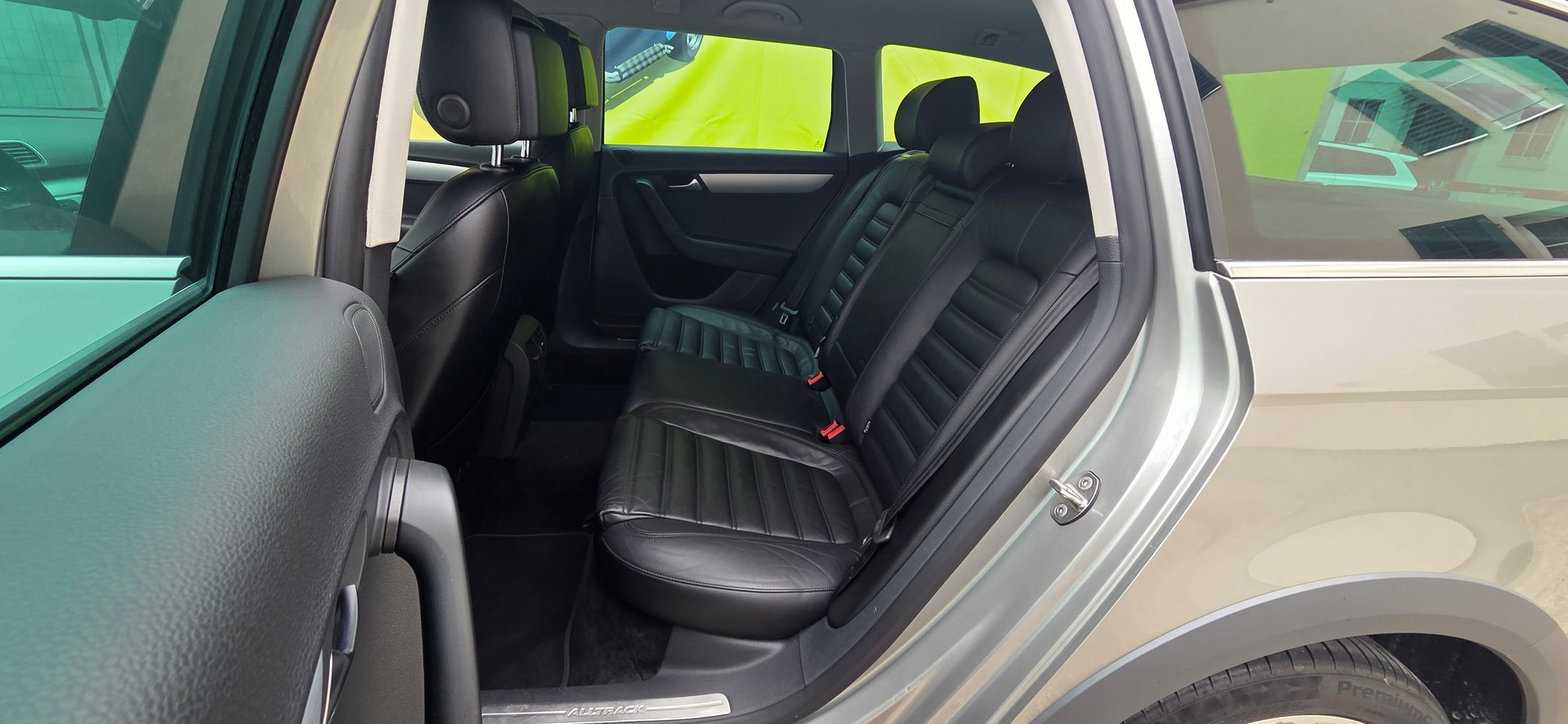VW Passat Alltrack 2.0 TDI BMT 4Motion-image-7