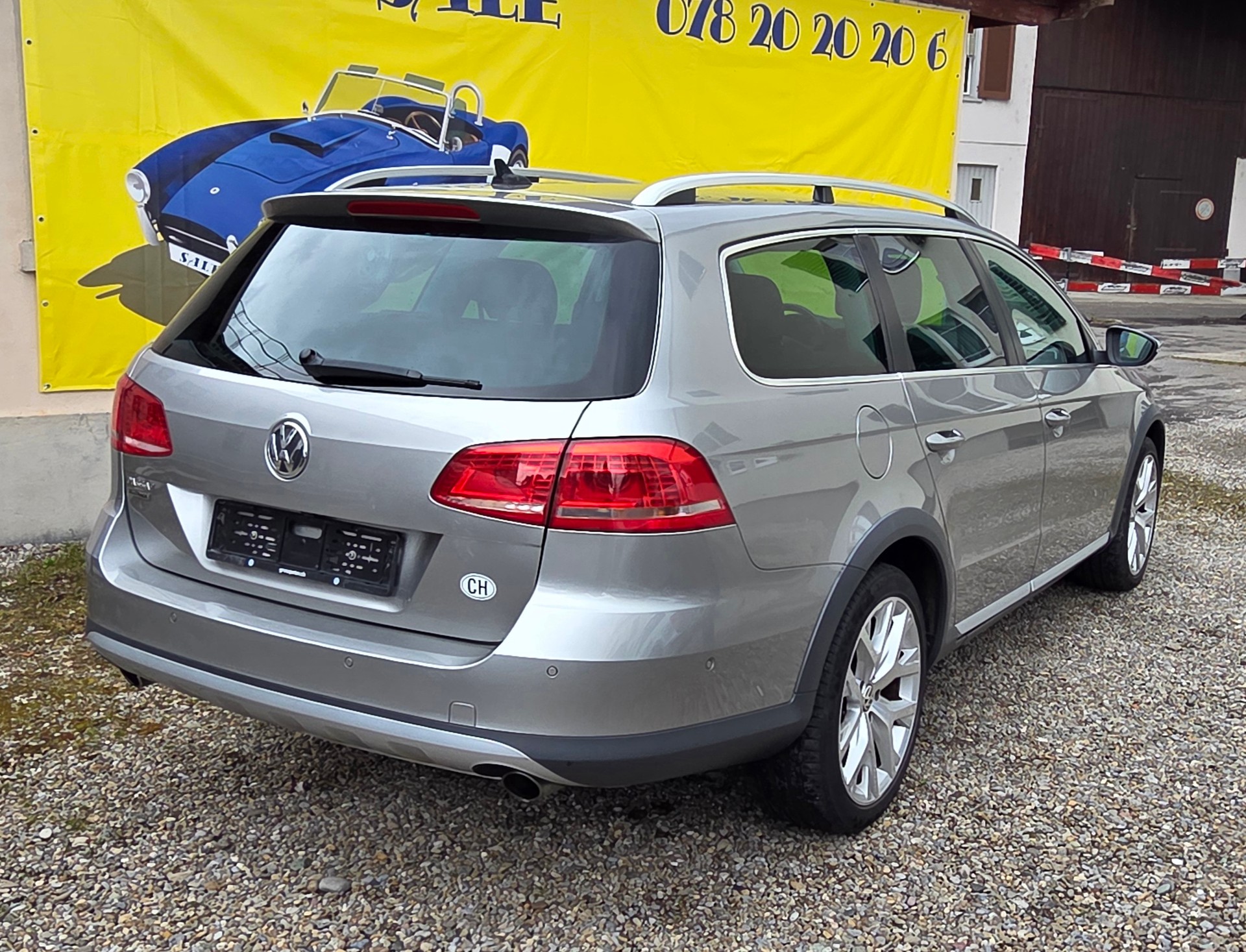 VW Passat Alltrack 2.0 TDI BMT 4Motion-image-3
