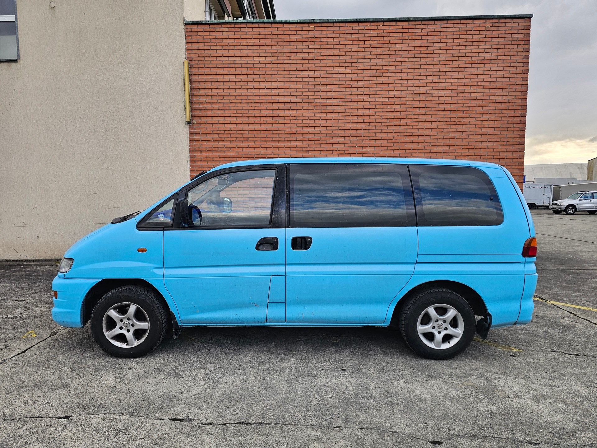MITSUBISHI Space Gear 2.0 GLX Cool-image-1
