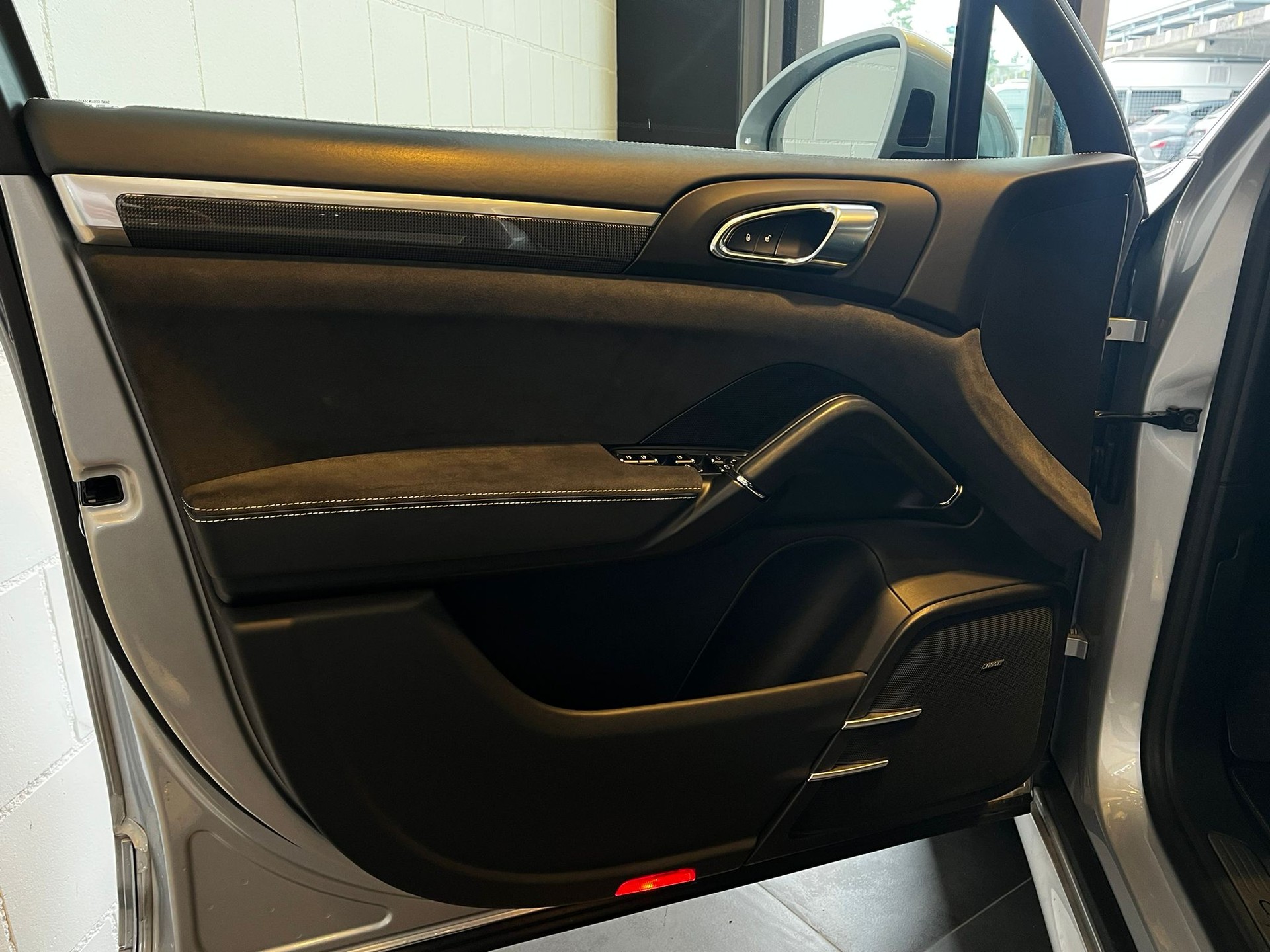 PORSCHE Cayenne GTS-image-23