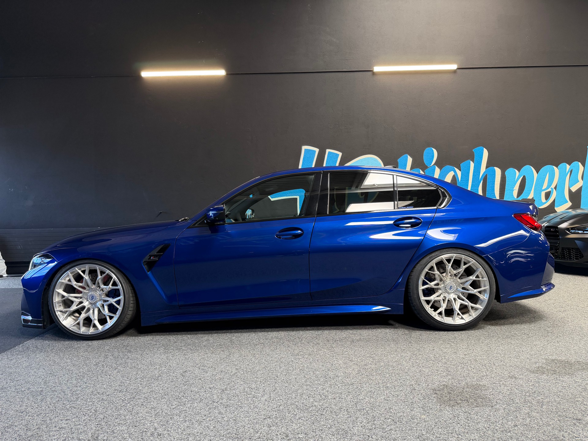 BMW M3 Competition-showroom-element-3