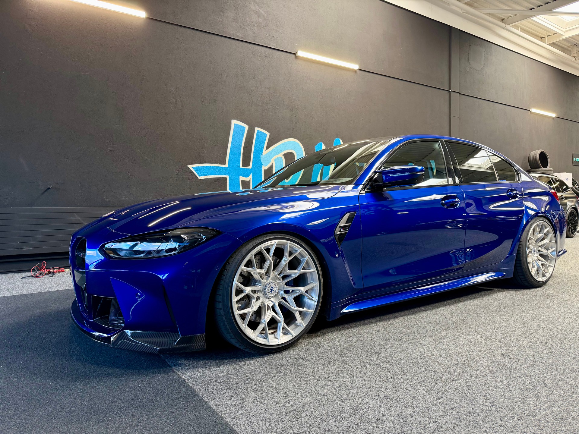 BMW M3 Competition-showroom-element-2