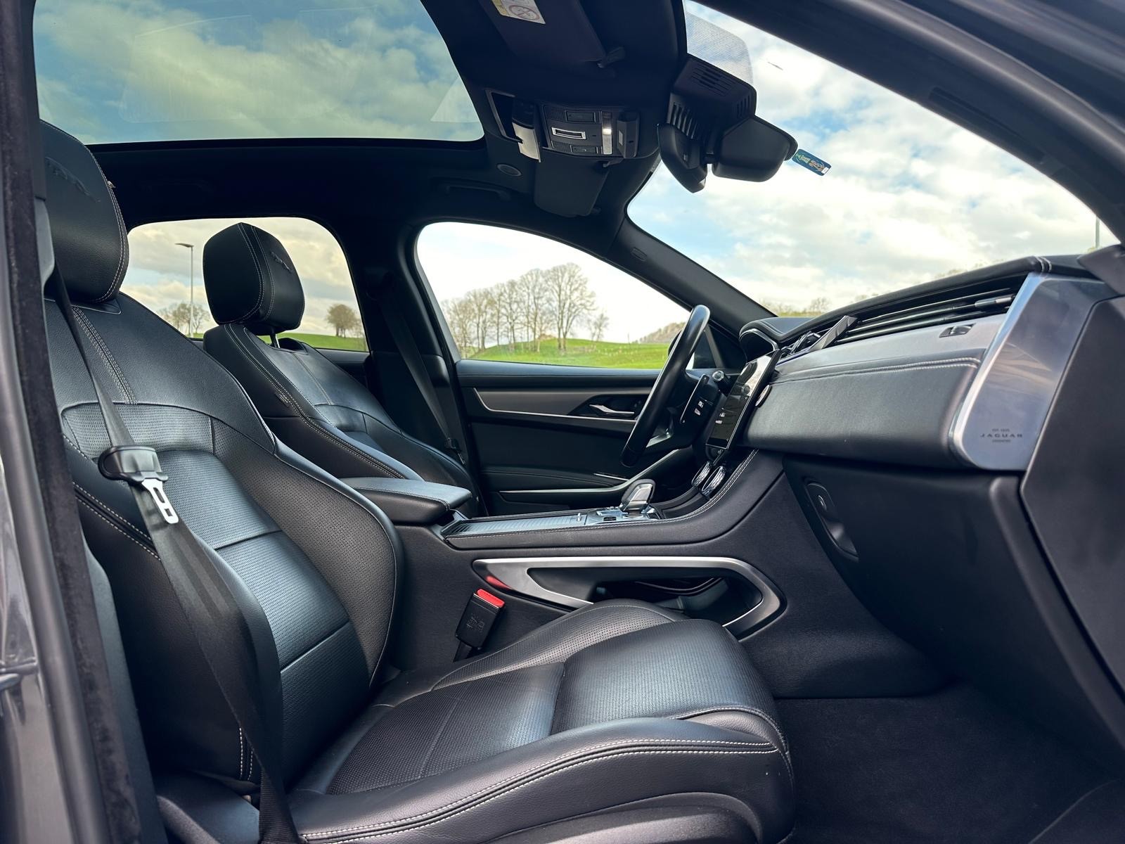JAGUAR F-Pace 3.0 P400 R-Dynamic MHEV HSE AWD-image-6