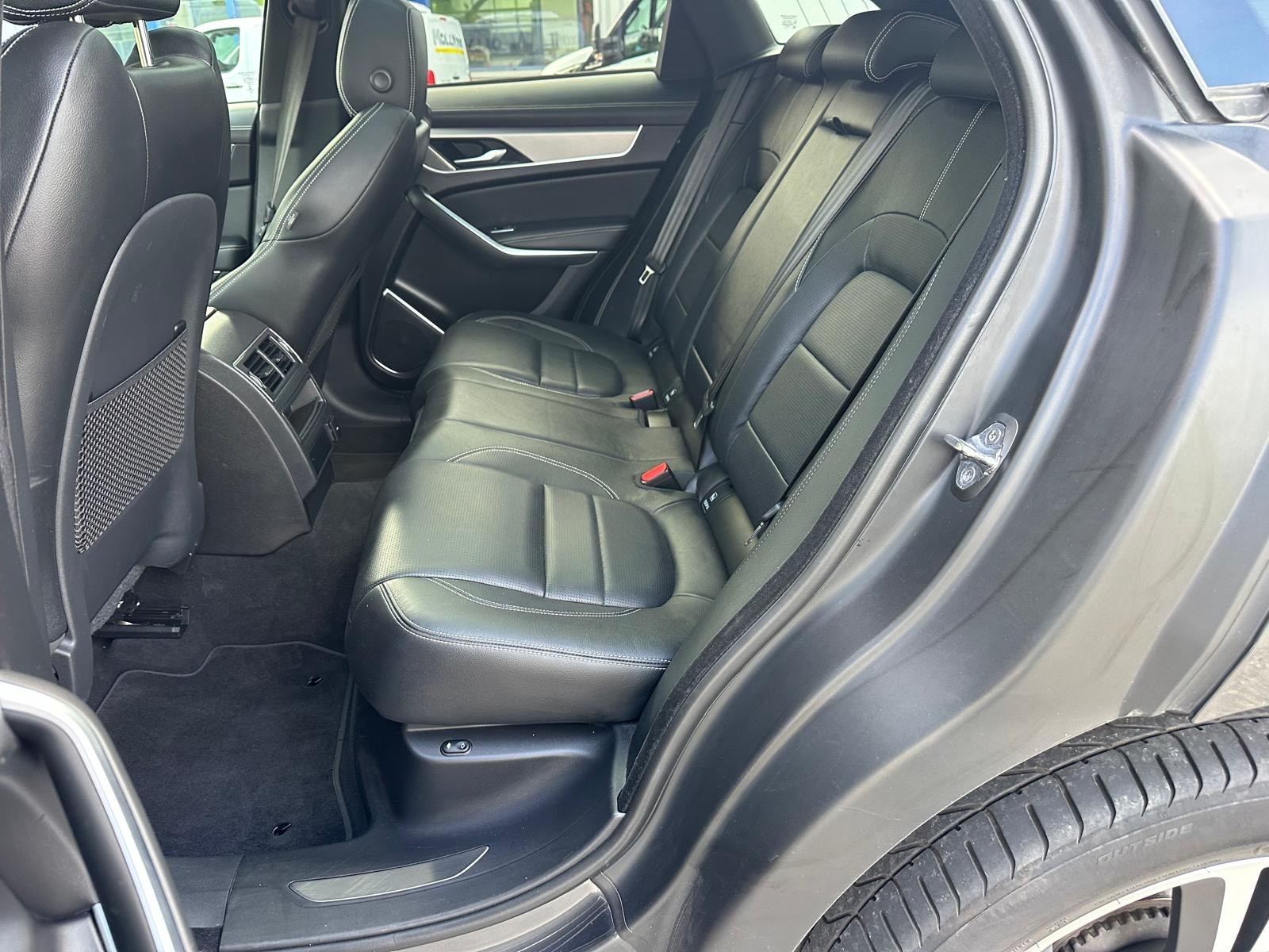JAGUAR F-Pace 3.0 P400 R-Dynamic MHEV HSE AWD-image-13
