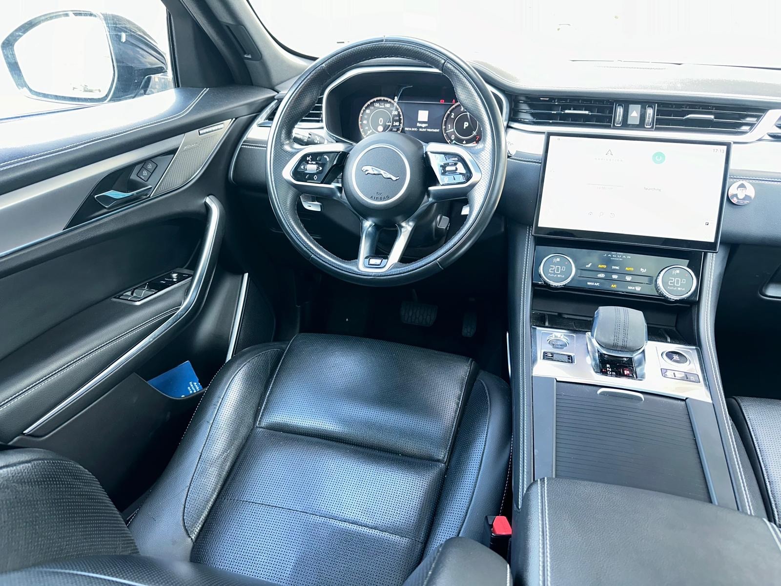 JAGUAR F-Pace 3.0 P400 R-Dynamic MHEV HSE AWD-image-8