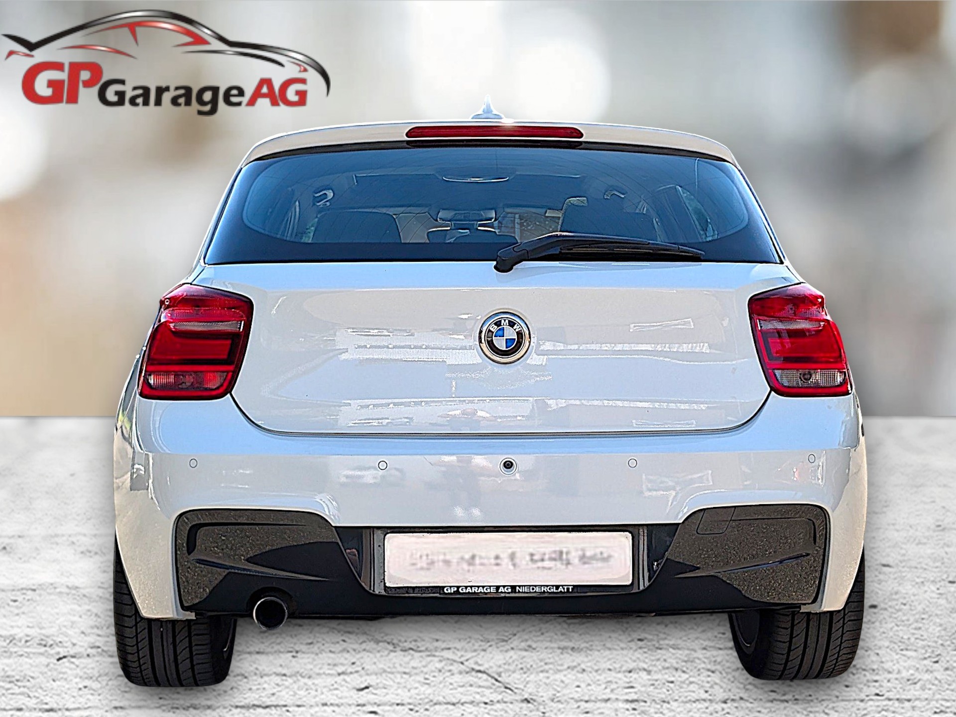 BMW 118d M-Sportpaket-showroom-element-3