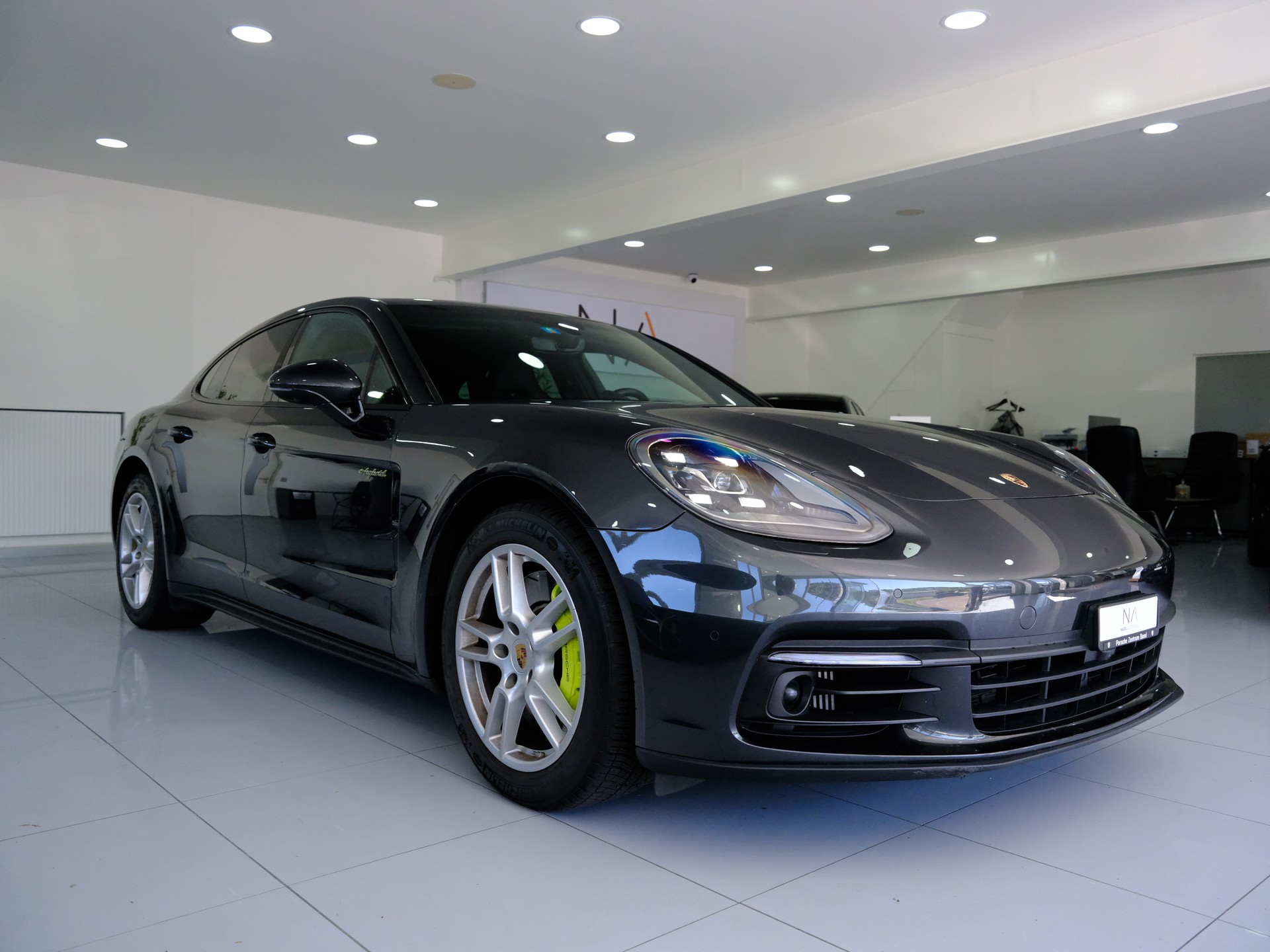 PORSCHE Panamera 4 E-Hybrid PDK-showroom-element-1