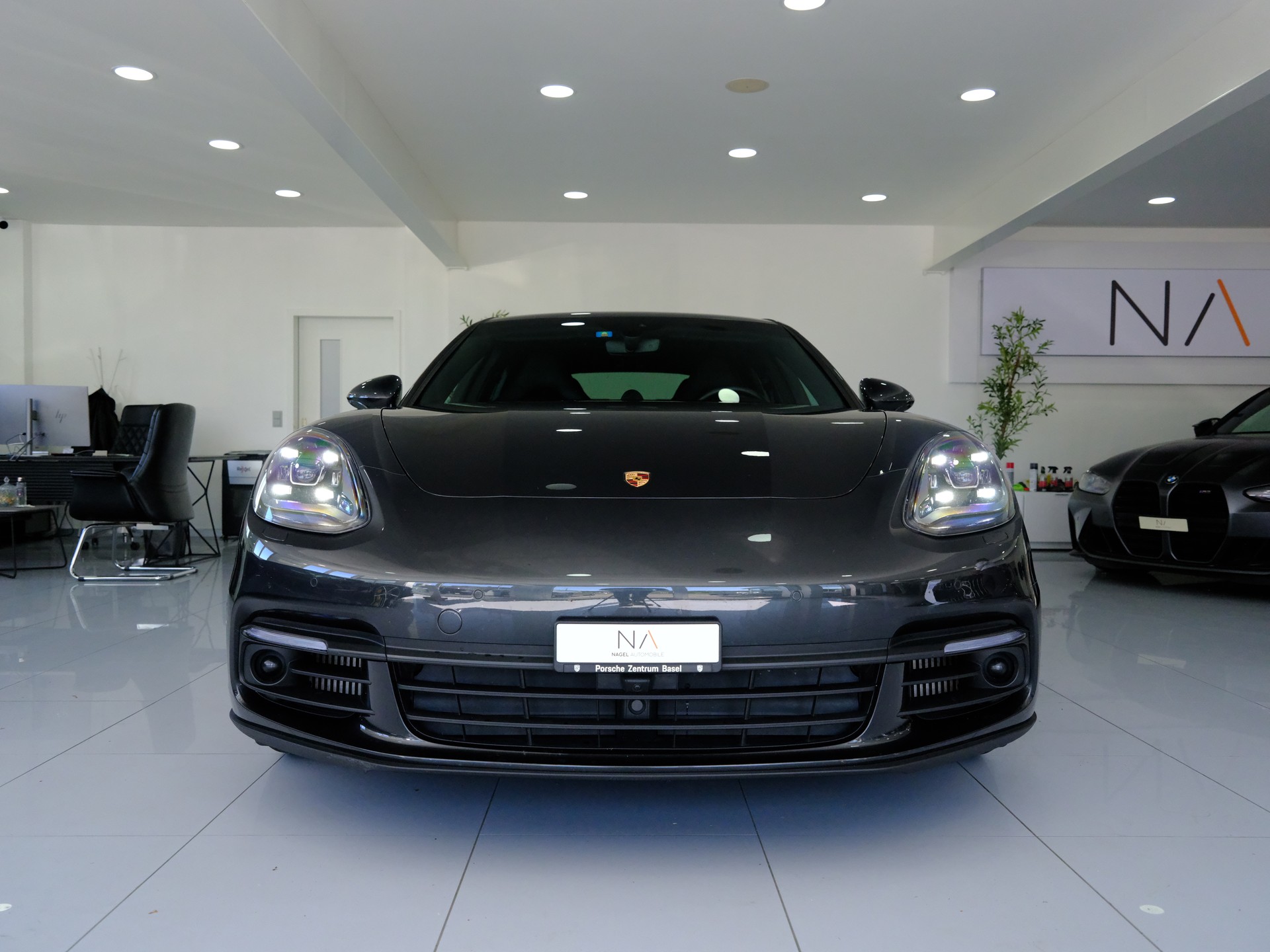 PORSCHE Panamera 4 E-Hybrid PDK-showroom-element-2