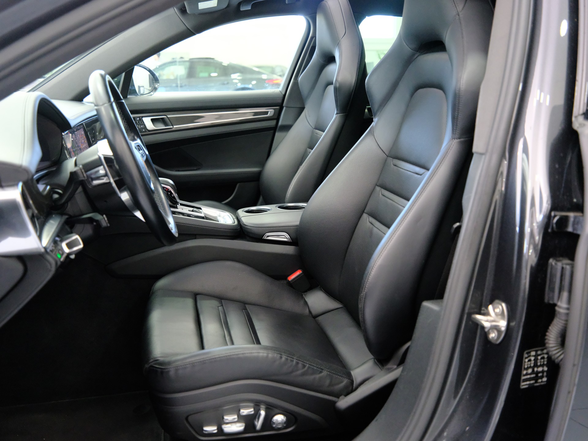 PORSCHE Panamera 4 E-Hybrid PDK-image-10