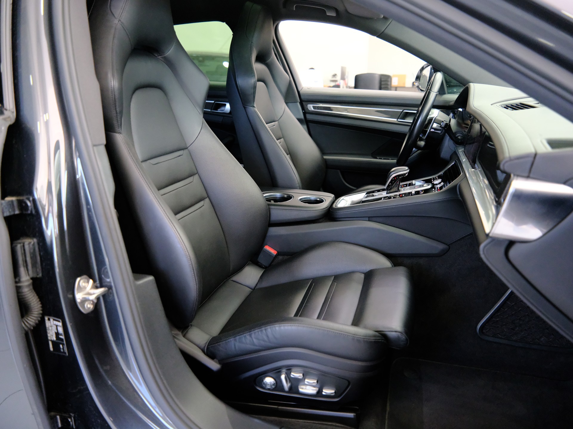 PORSCHE Panamera 4 E-Hybrid PDK-image-14