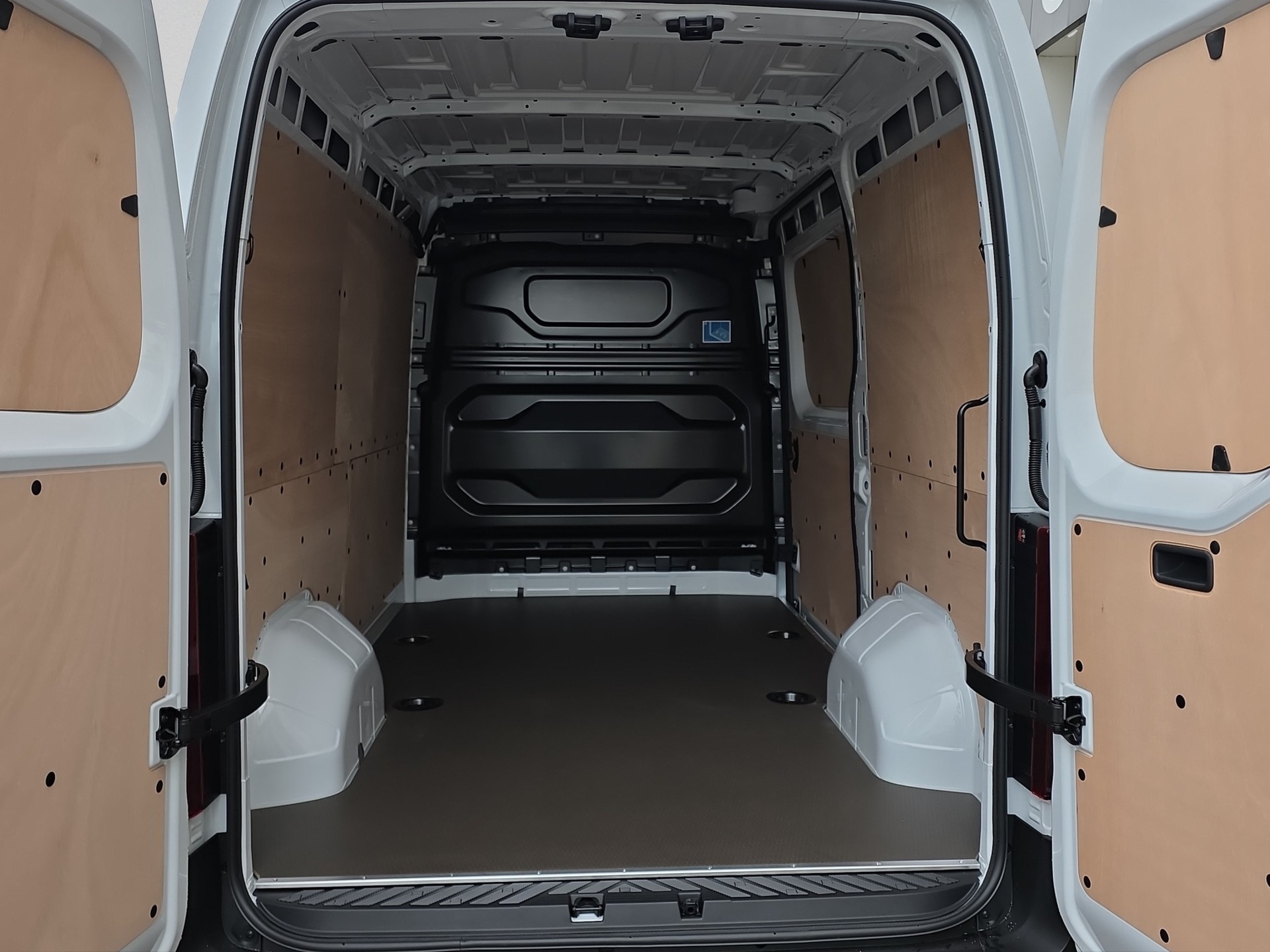 RENAULT Master T35 2.0 Blue dCi 150 L2H2 Automat-image-14