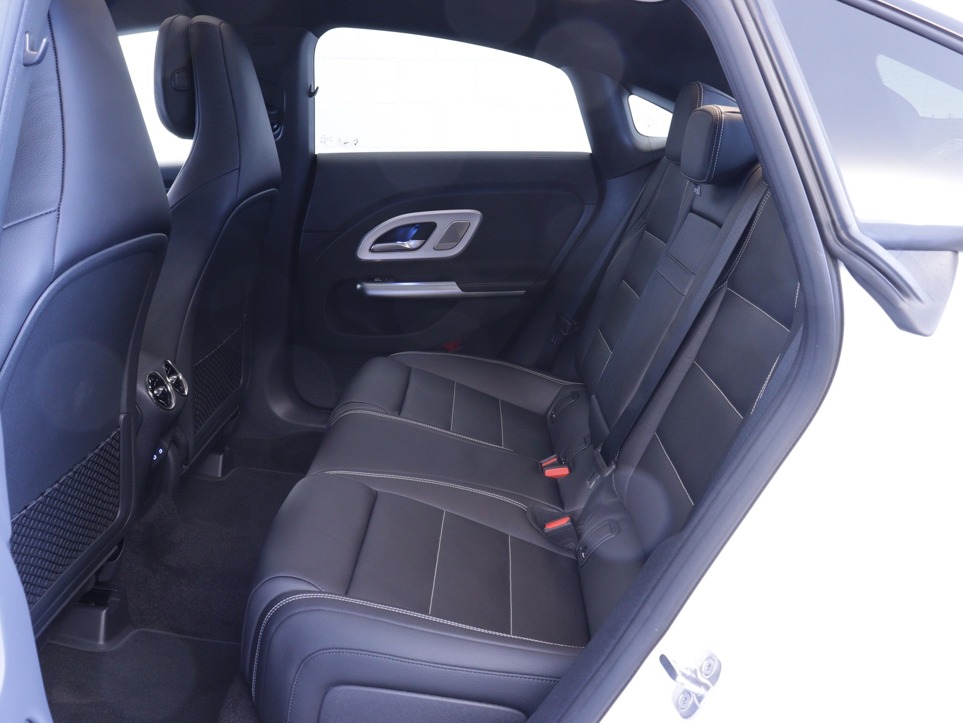 MERCEDES-BENZ CLA 220 AMG Line 4matic-image-10