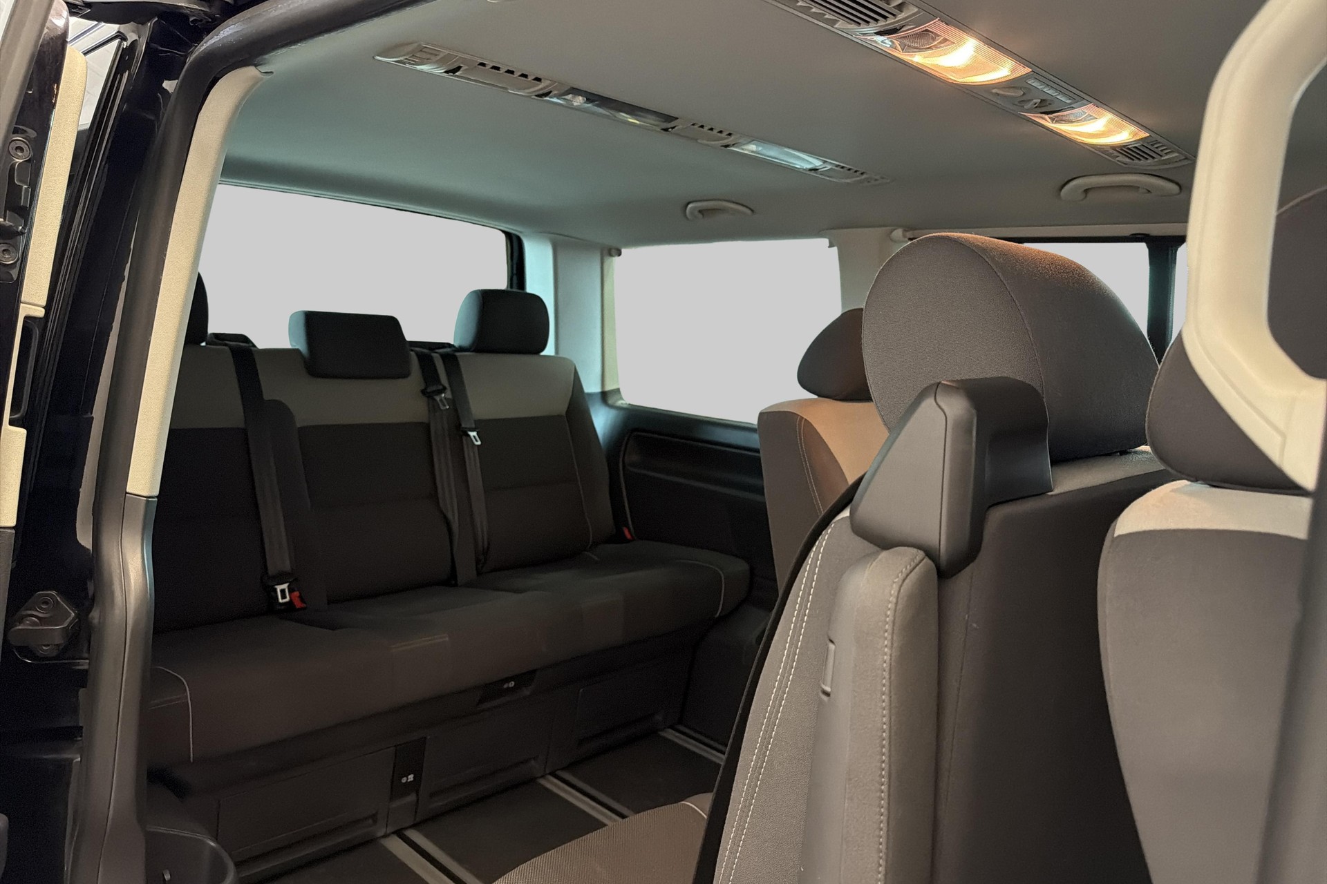 VW T5 Multivan 2.0 TDI CR Startline-image-22