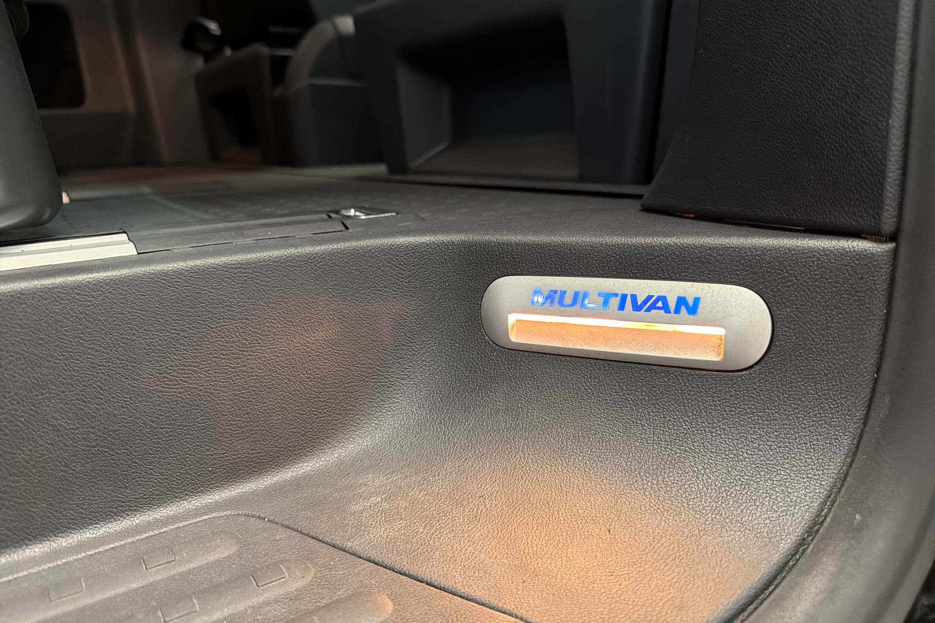 VW T5 Multivan 2.0 TDI CR Startline-image-18