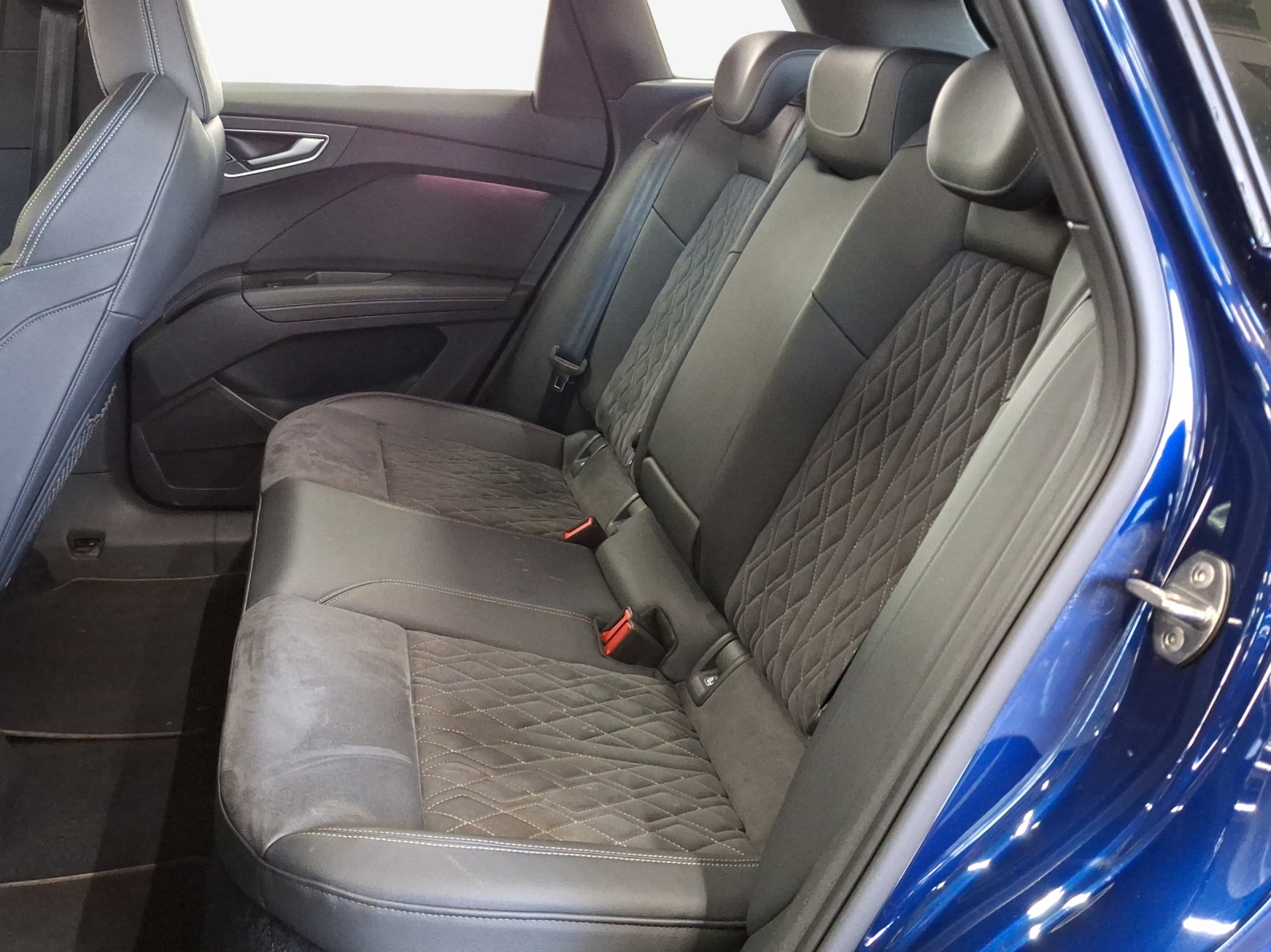 AUDI Q4 e-tron 50 quattro-image-12