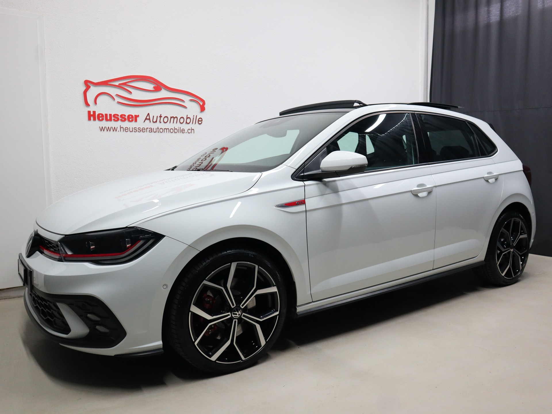 VW Polo 2.0 TSI GTI DSG - IQ Light - Panorama - Navi - Leder/Alcantara - Beats - Virtual Cockpit - Keyless - Kamera - 207 PS-showroom-element-1