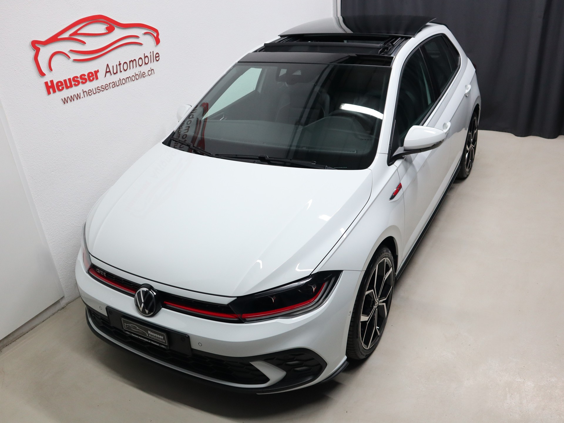 VW Polo 2.0 TSI GTI DSG - IQ Light - Panorama - Navi - Leder/Alcantara - Beats - Virtual Cockpit - Keyless - Kamera - 207 PS-showroom-element-2