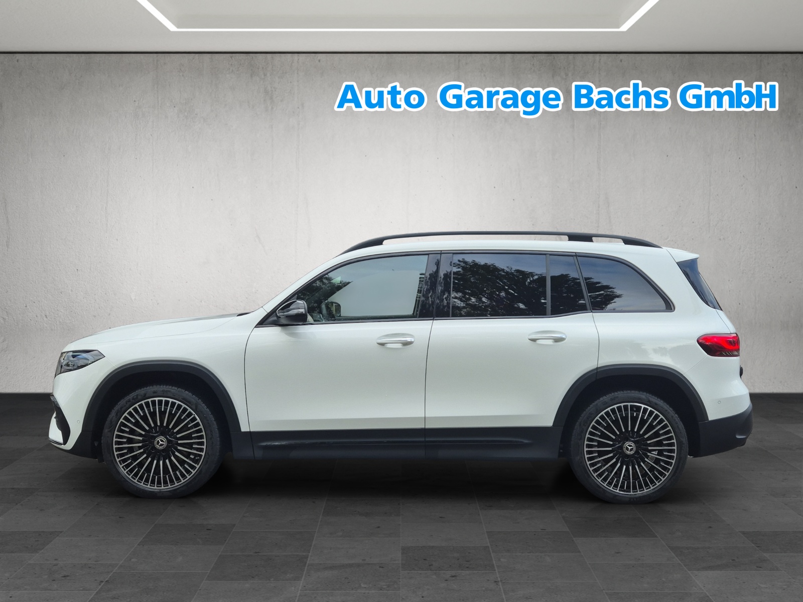 MERCEDES-BENZ EQB 350 4Matic-showroom-element-1