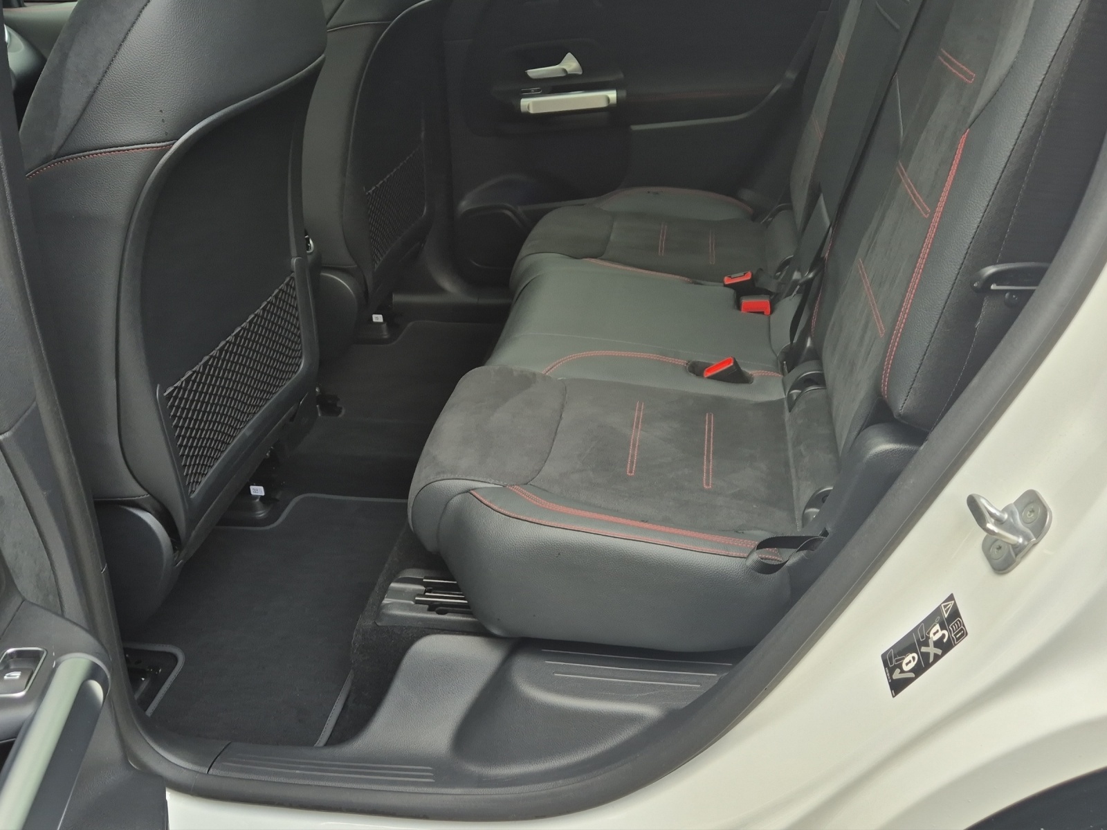 MERCEDES-BENZ EQB 350 4Matic-image-12
