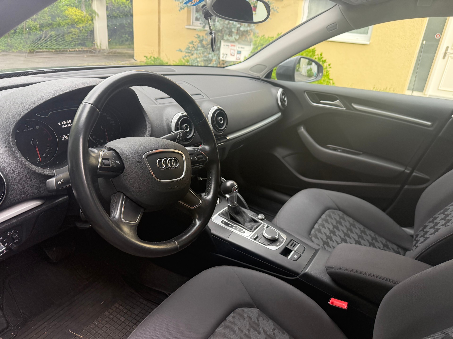 AUDI 1.4 T FSI ultra Attract. S-Tr-image-3