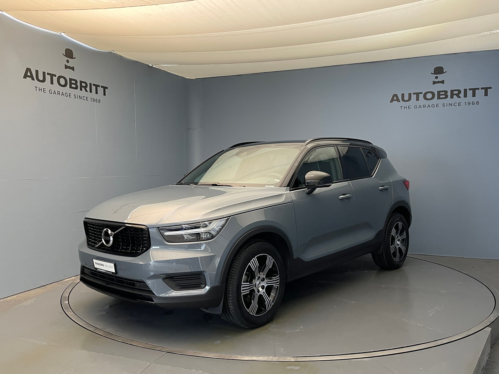 VOLVO XC40 2.0 B4 MH R-Design AWD