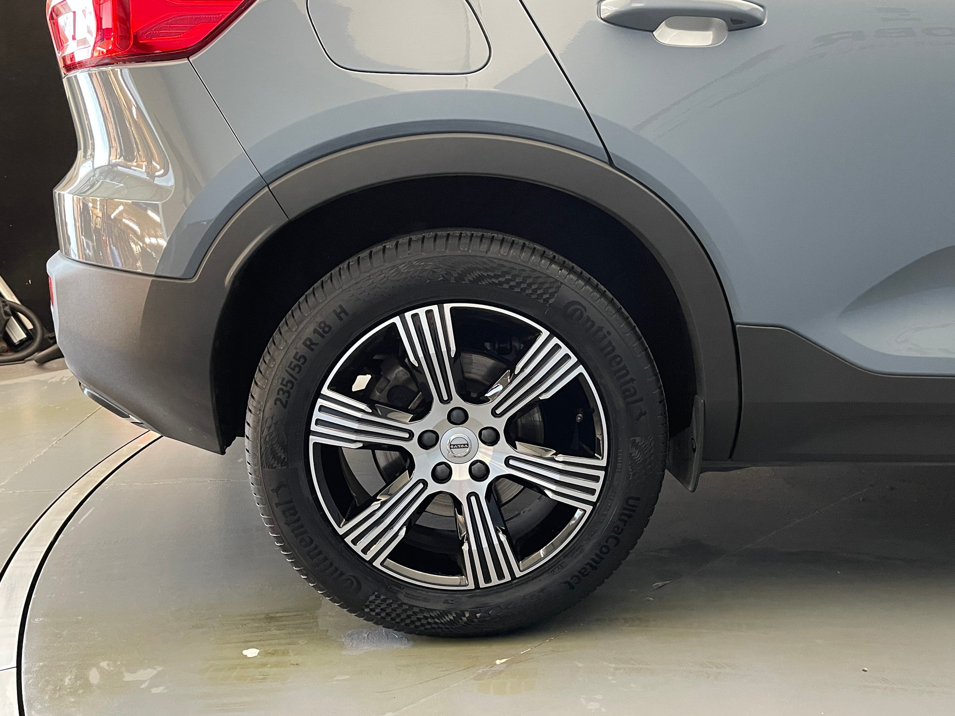 VOLVO XC40 2.0 B4 MH R-Design AWD-image-6