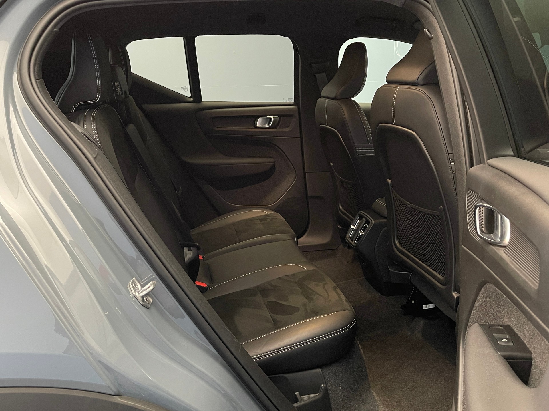 VOLVO XC40 2.0 B4 MH R-Design AWD-image-8