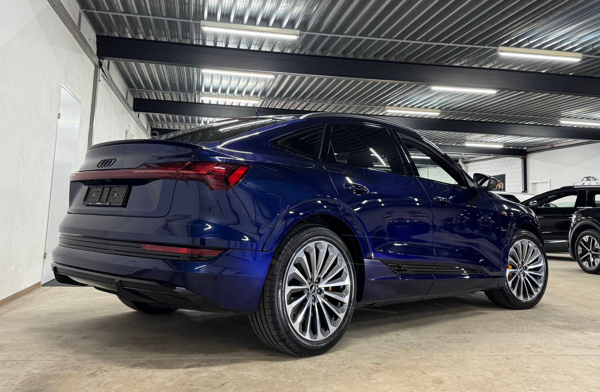 AUDI e-tron 55 Sportback S Line Black Edition quattro 95kWh 408PS / CH-Fahrzeug mit TOP-Ausstattung-image-4