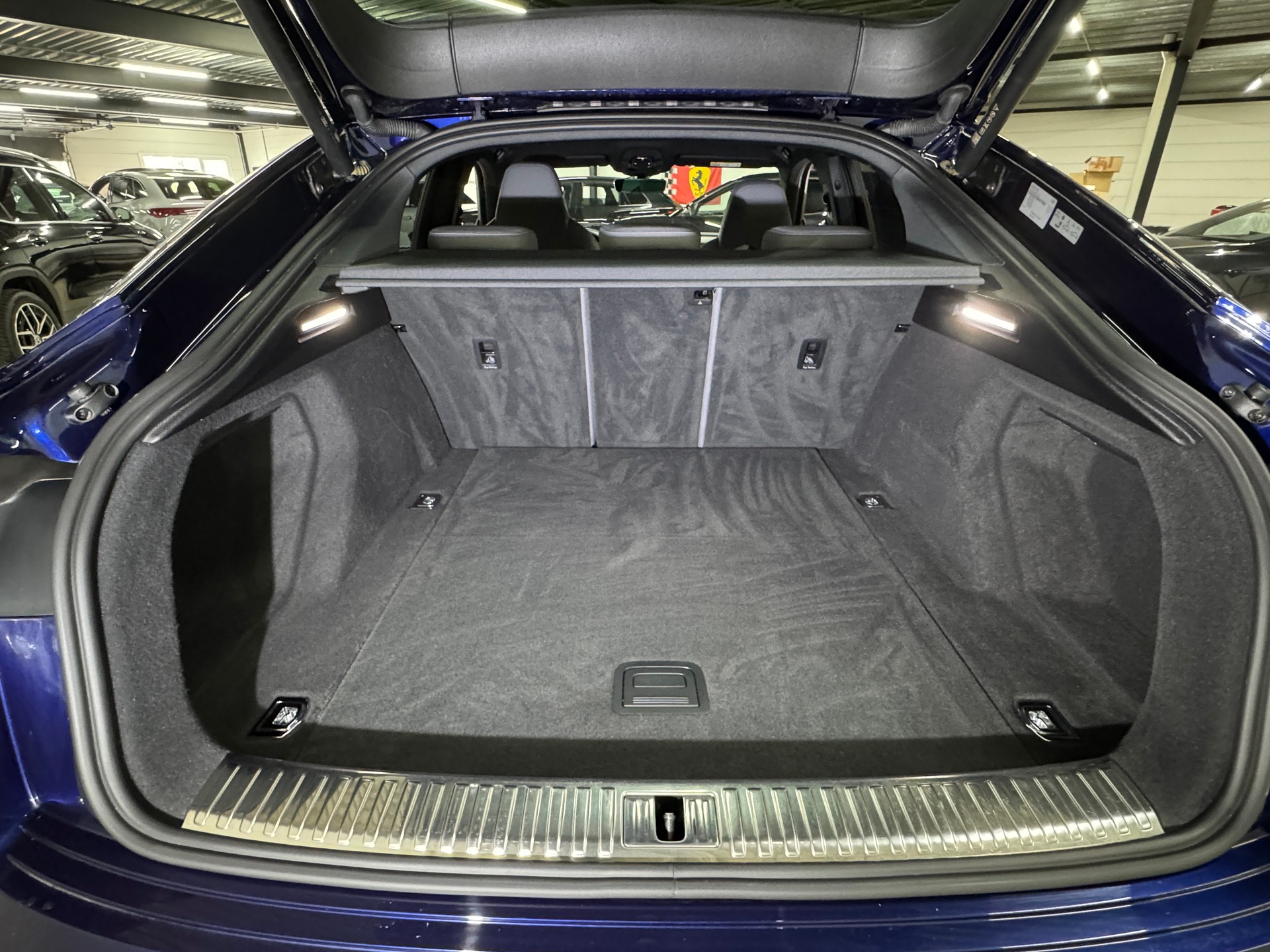 AUDI e-tron 55 Sportback S Line Black Edition quattro 95kWh 408PS / CH-Fahrzeug mit TOP-Ausstattung-image-6