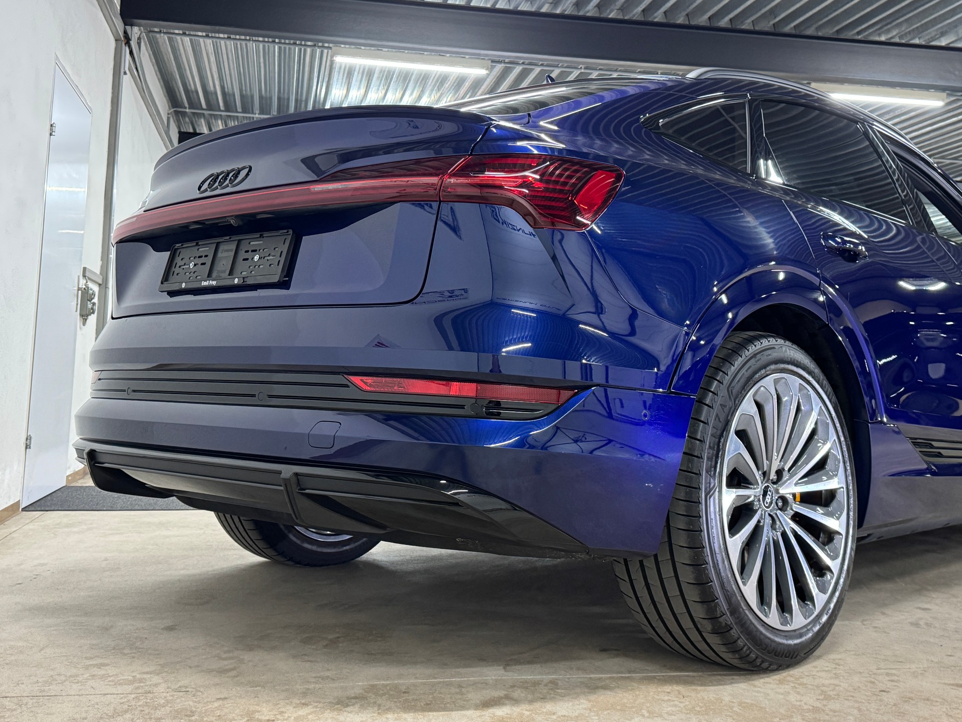 AUDI e-tron 55 Sportback S Line Black Edition quattro 95kWh 408PS / CH-Fahrzeug mit TOP-Ausstattung-image-5