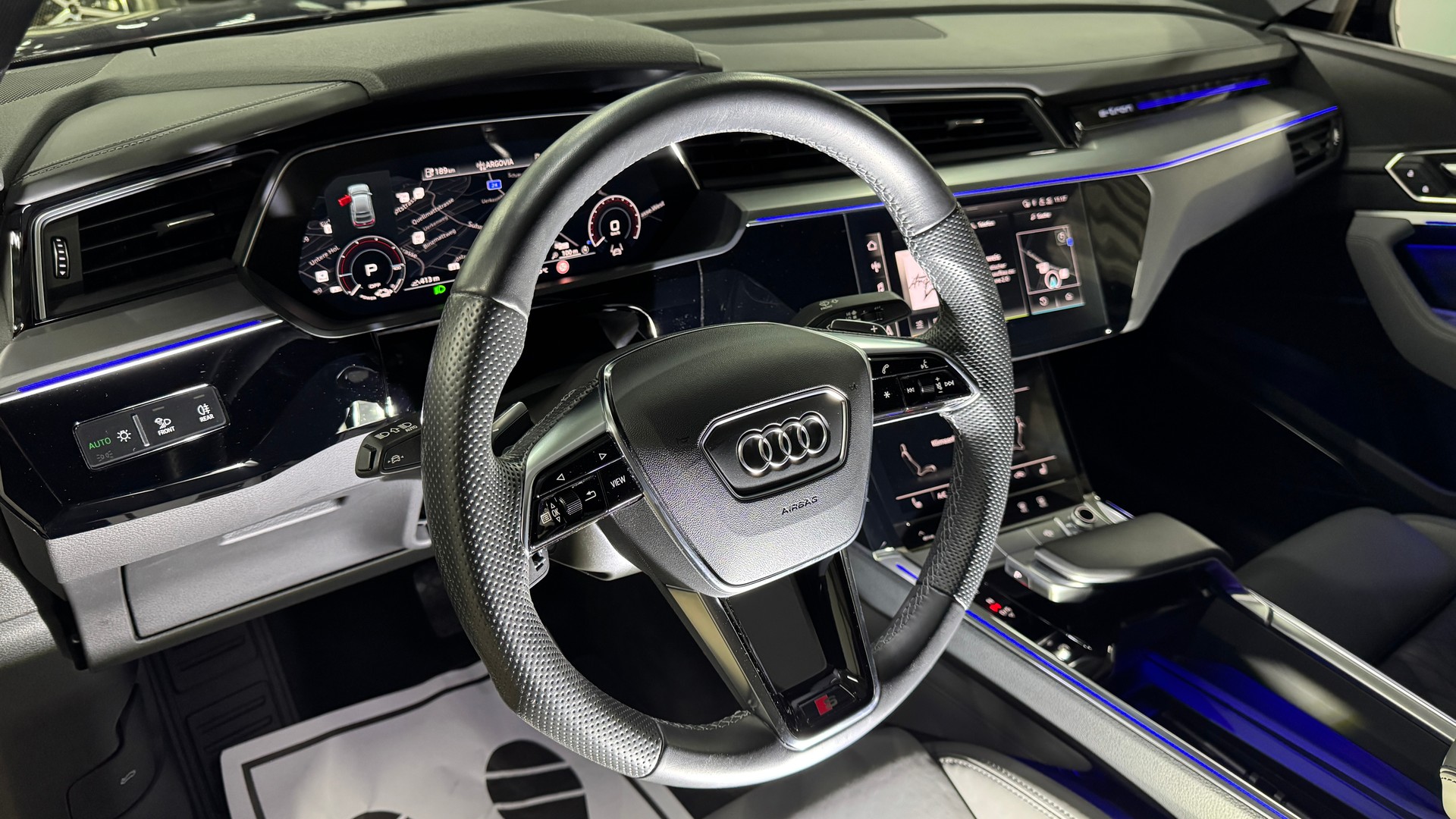 AUDI e-tron 55 Sportback S Line Black Edition quattro 95kWh 408PS / CH-Fahrzeug mit TOP-Ausstattung-image-13