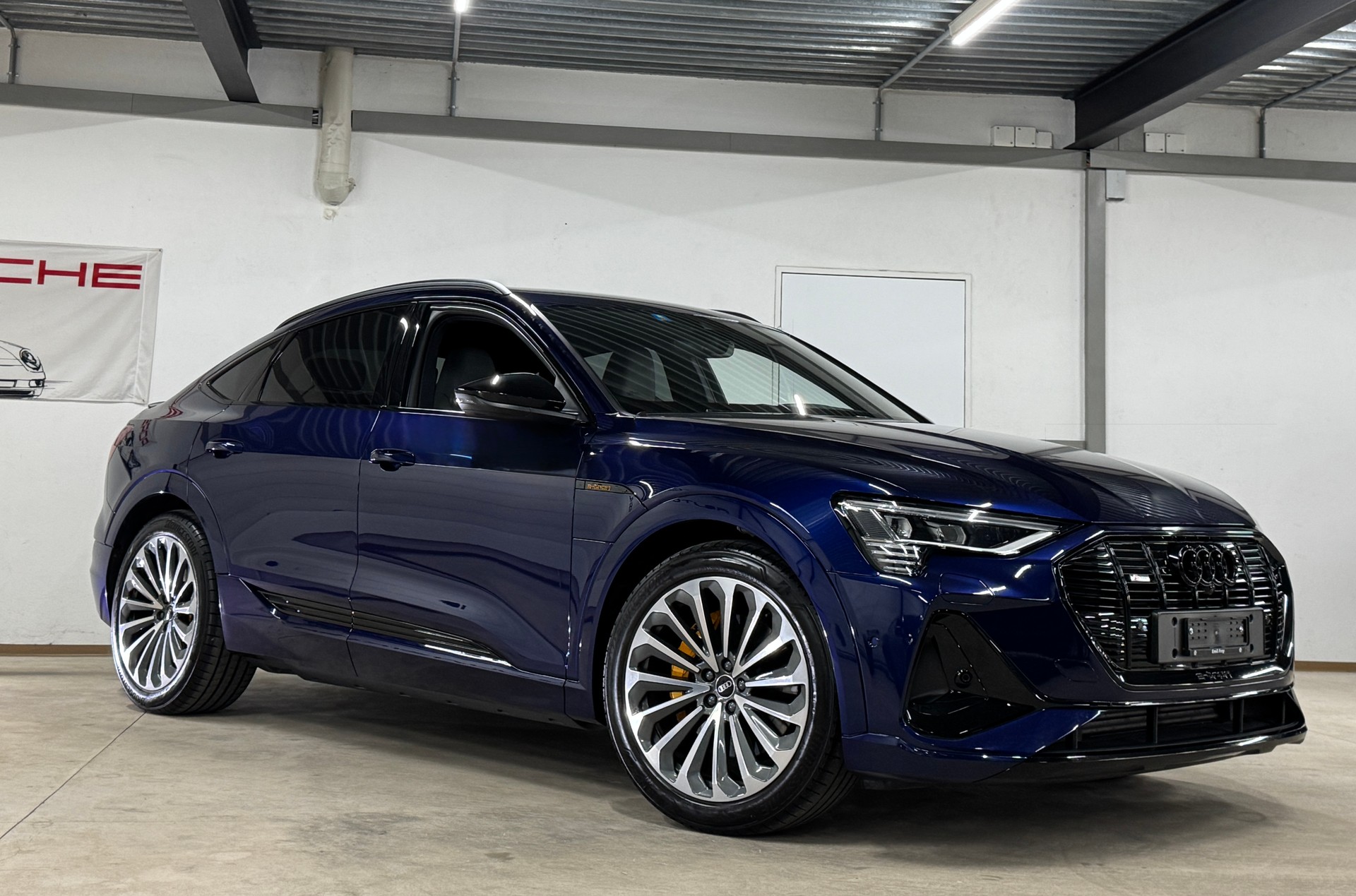 AUDI e-tron 55 Sportback S Line Black Edition quattro 95kWh 408PS / CH-Fahrzeug mit TOP-Ausstattung-showroom-element-2