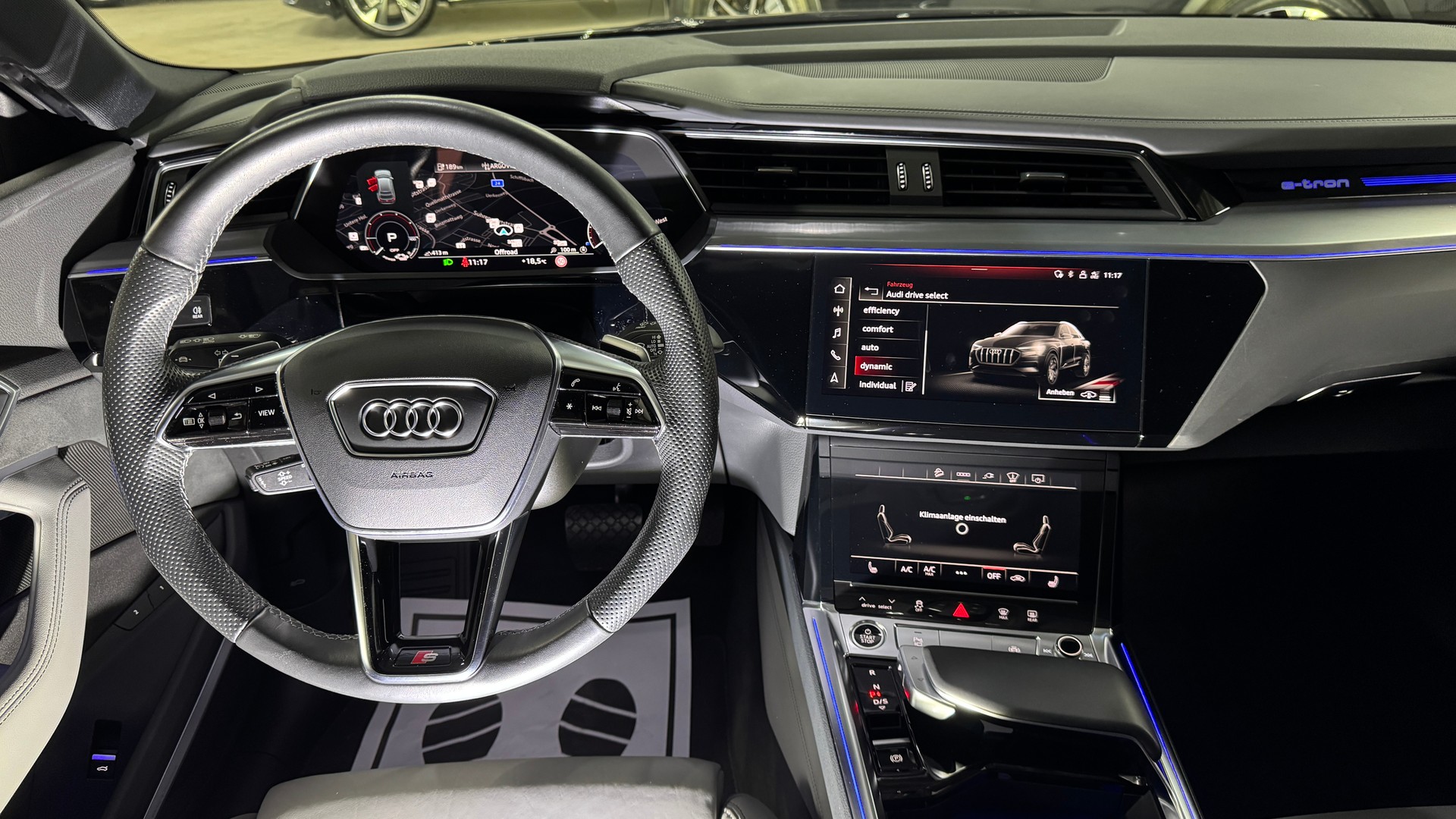 AUDI e-tron 55 Sportback S Line Black Edition quattro 95kWh 408PS / CH-Fahrzeug mit TOP-Ausstattung-image-14