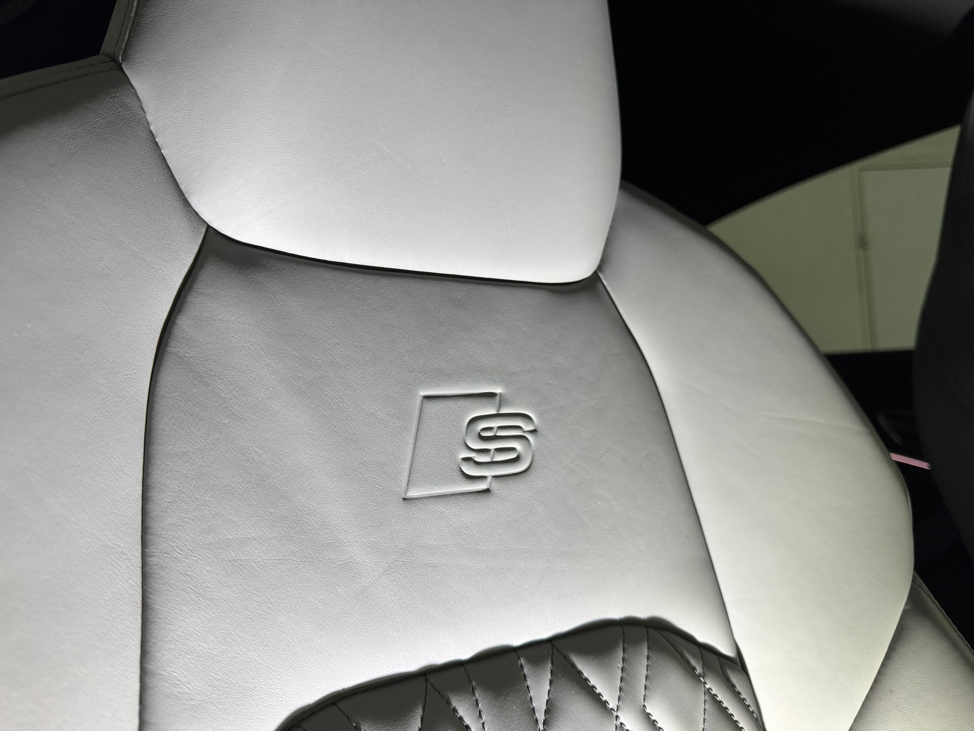 AUDI e-tron 55 Sportback S Line Black Edition quattro 95kWh 408PS / CH-Fahrzeug mit TOP-Ausstattung-image-9