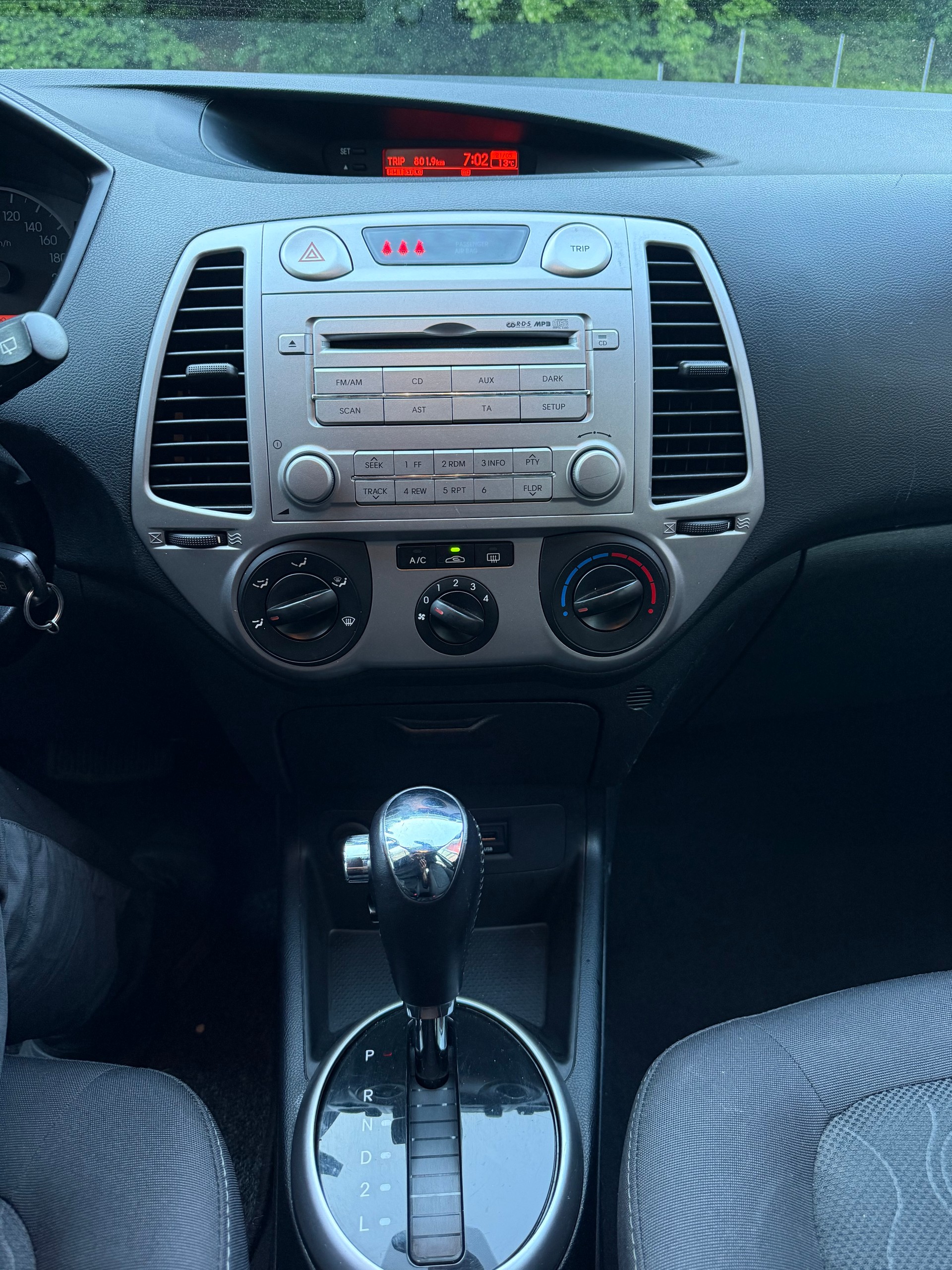 HYUNDAI i20 1.4 Style Automatic-image-8