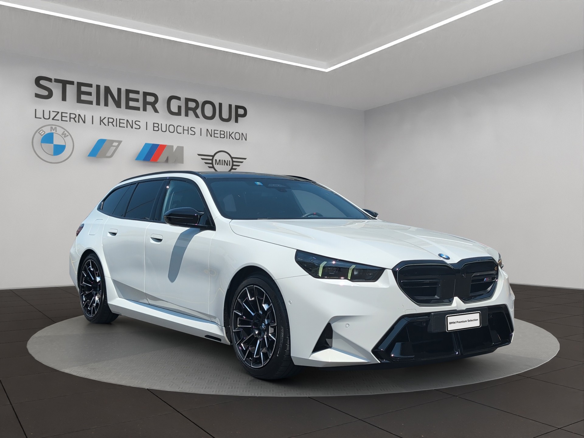 BMW M5 xDrive Touring-image-3
