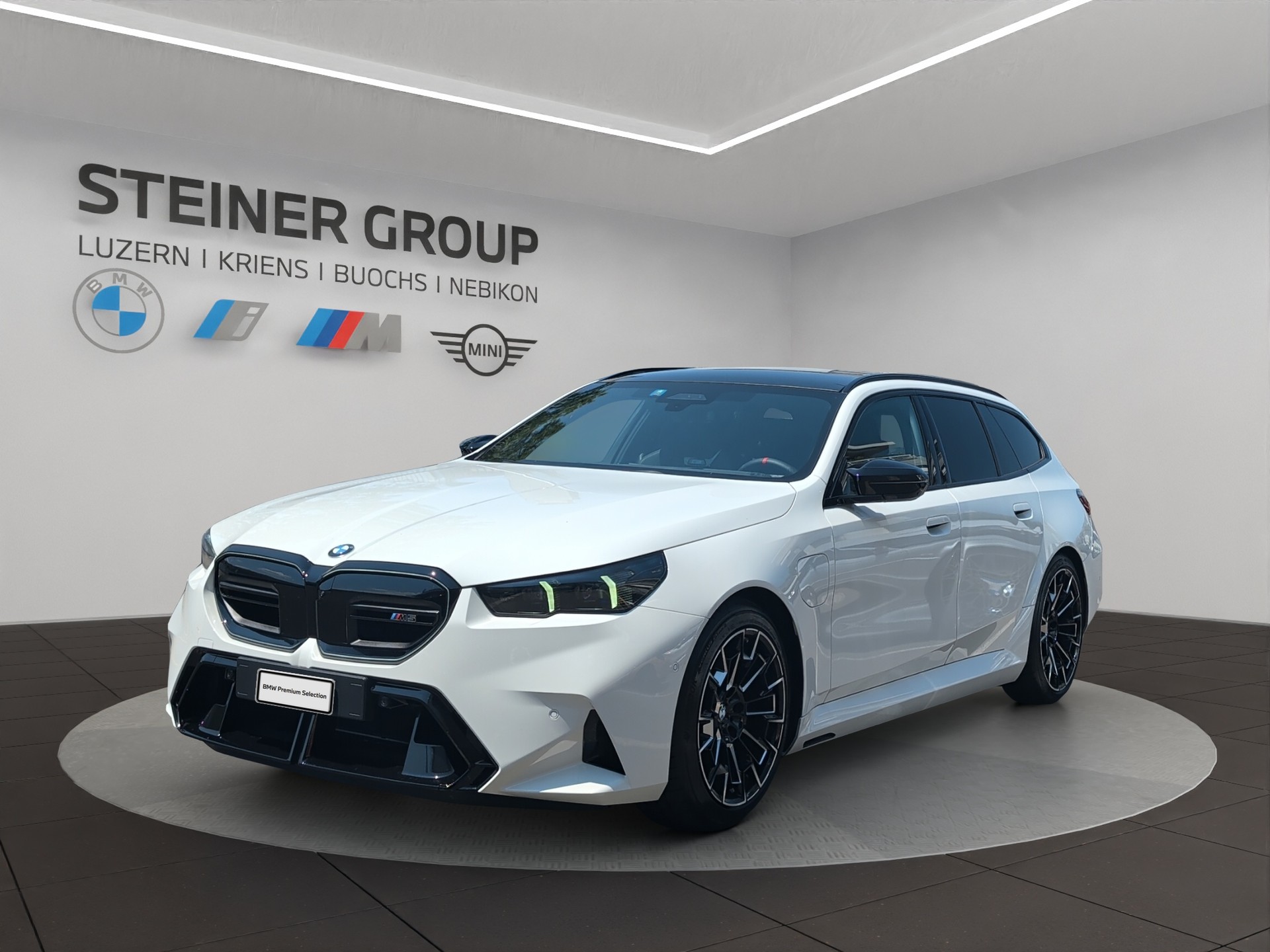 BMW M5 xDrive Touring-image-0