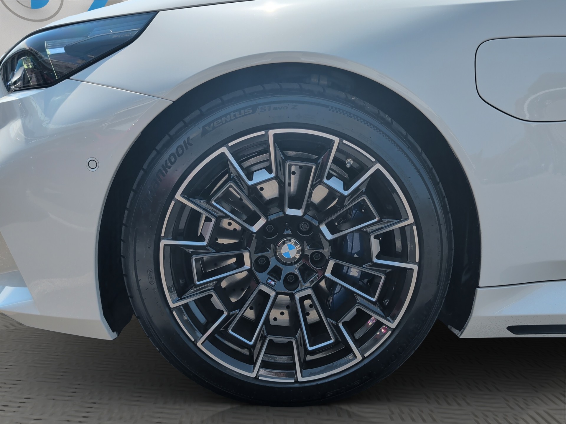 BMW M5 xDrive Touring-image-9