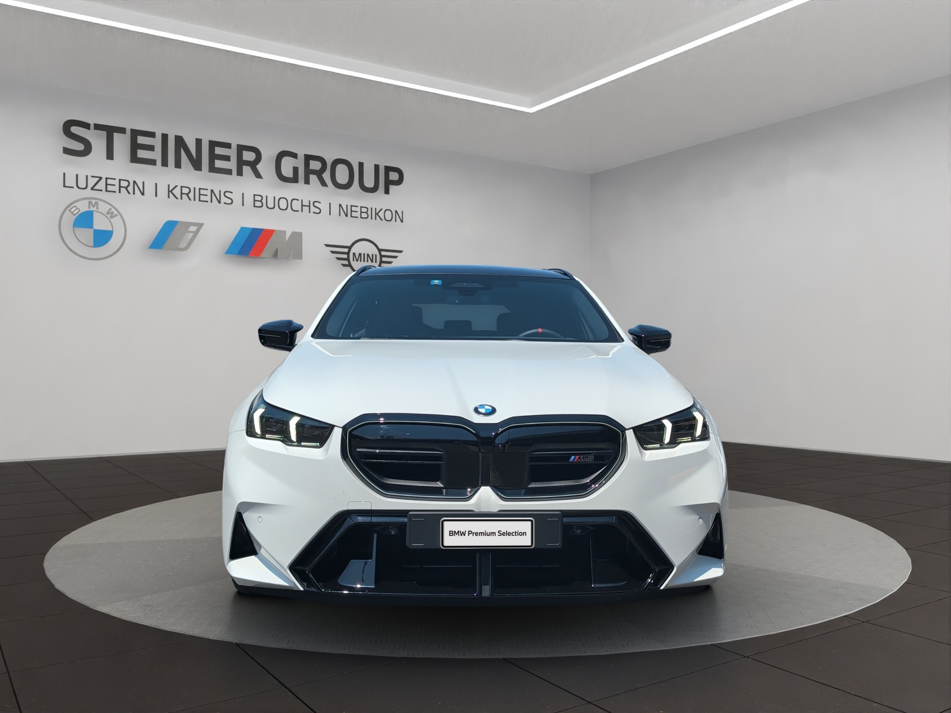 BMW M5 xDrive Touring-image-2